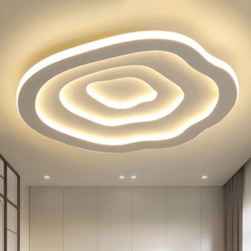 Warm Quinn Ripple light with three nested irregular outlines