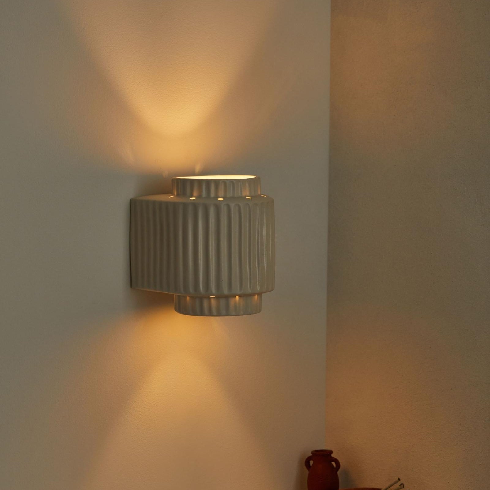 Vintage Cylindrique Resin Flush Mount Wall Lamp, White Bedroom/Living Room - Cueteks