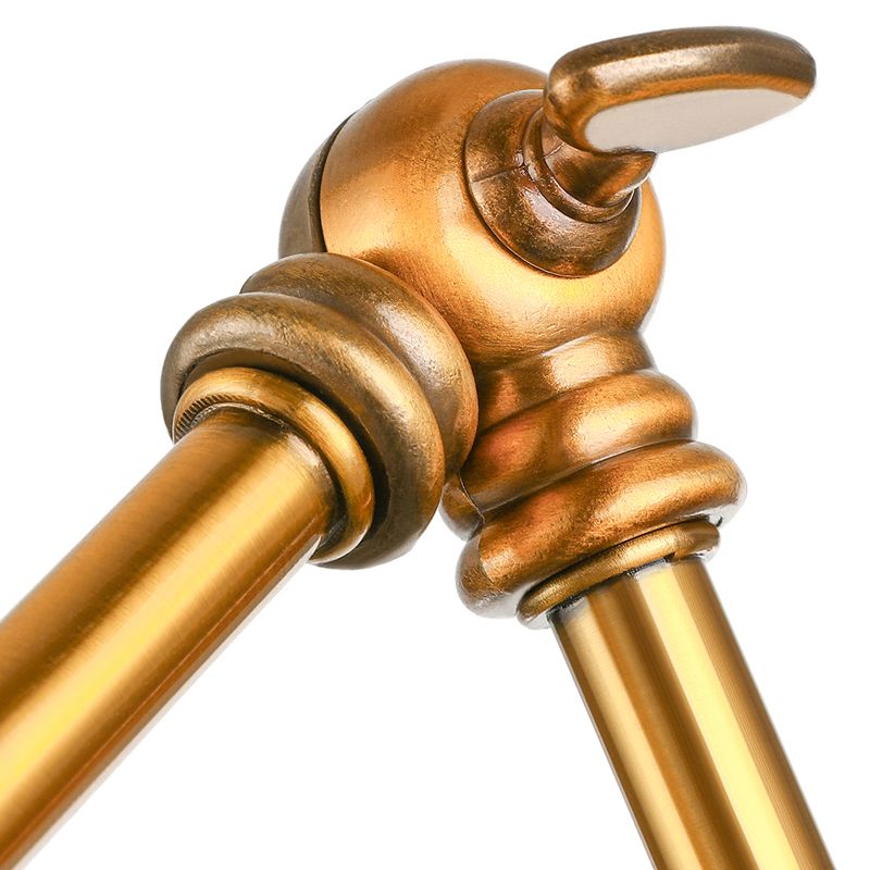 Close-up of arm pivot and tightening handle