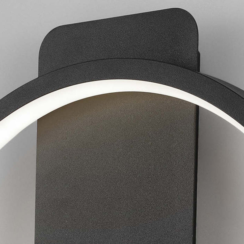 Nielsen upper-frame closeup showing the black circular rim, pale light strip and central strip extension