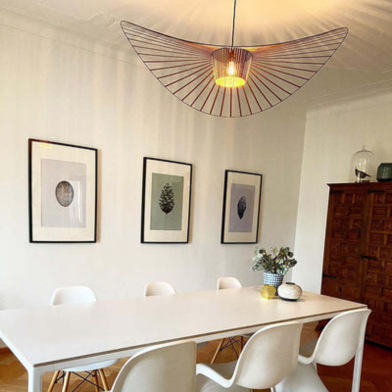 Renée open flower pendant light with wavy radial lines