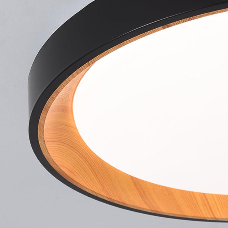 Close view of Quinn black rim, light wood-grain surface and diffuser