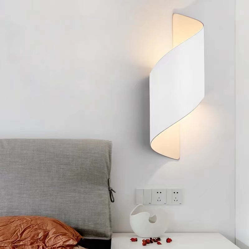 Orr Modern Conch Shape Metal Indoor Wall Lamp, Black/White/Gold - Cueteks