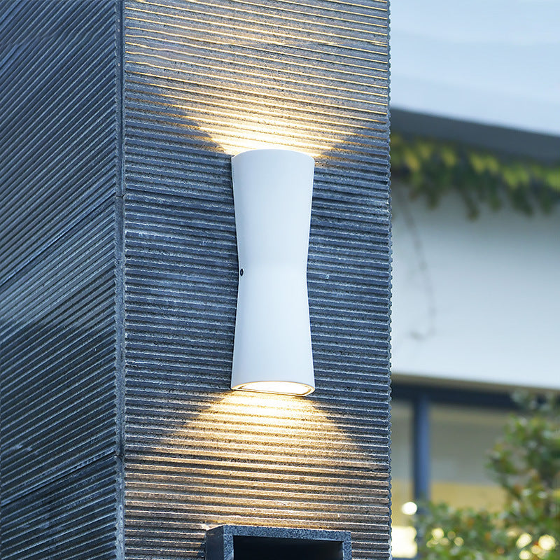 Orr Minimalist Torch Metal Outdoor Wall Lamp, Black/White - Cueteks