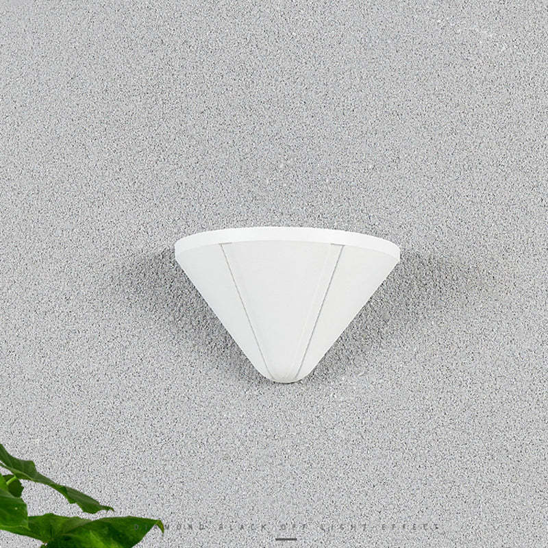 Orr Modern Cone Metal Outdoor Wall Lamp, Black - Cueteks