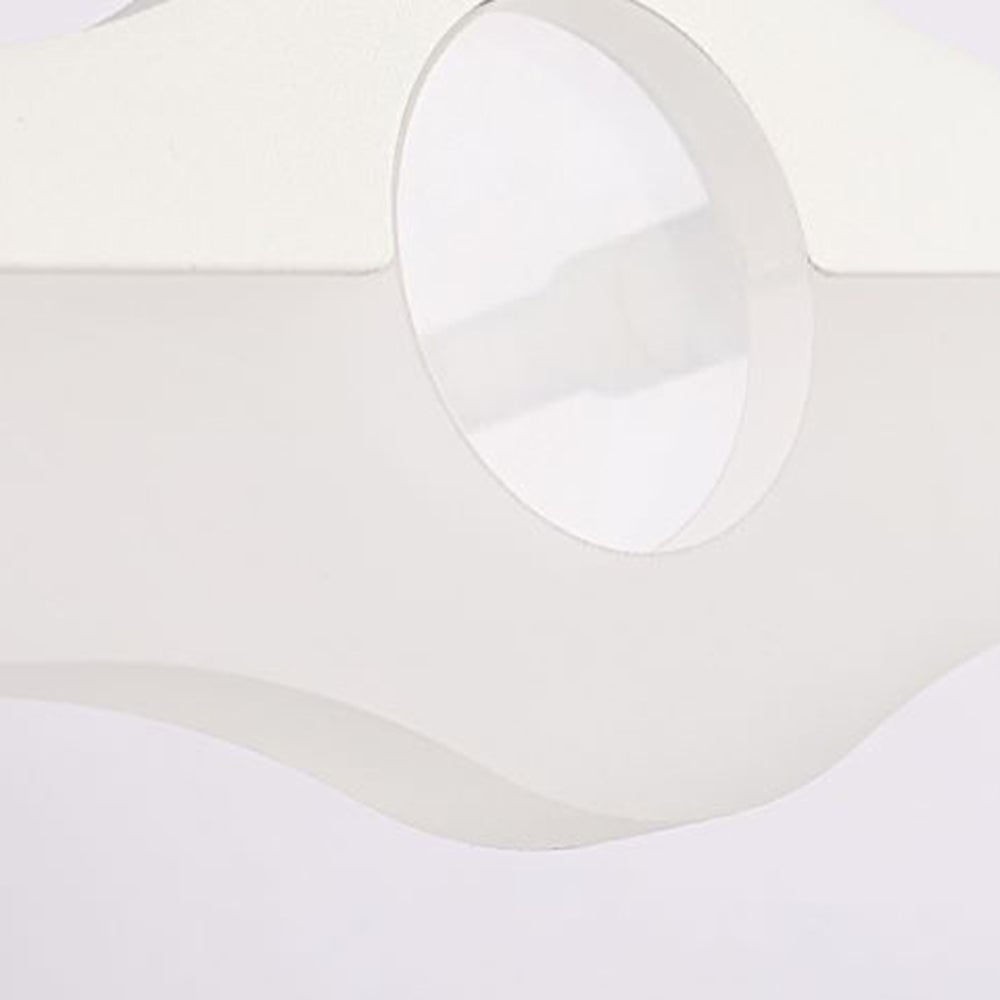 Close view of the round centre within the pale light bar