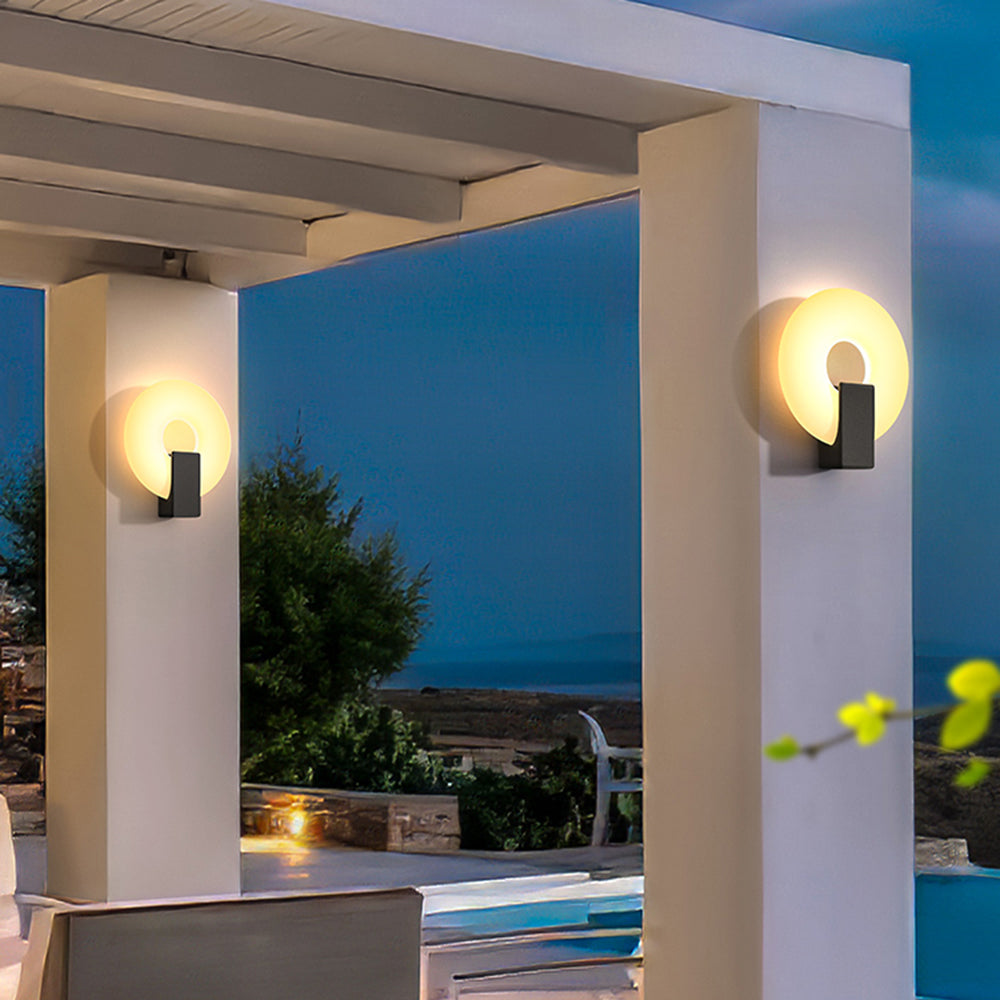 Isaac Modern Metal/Acrylic Solar Waterproof Outdoor Wall Lamp, Black/White - Cueteks