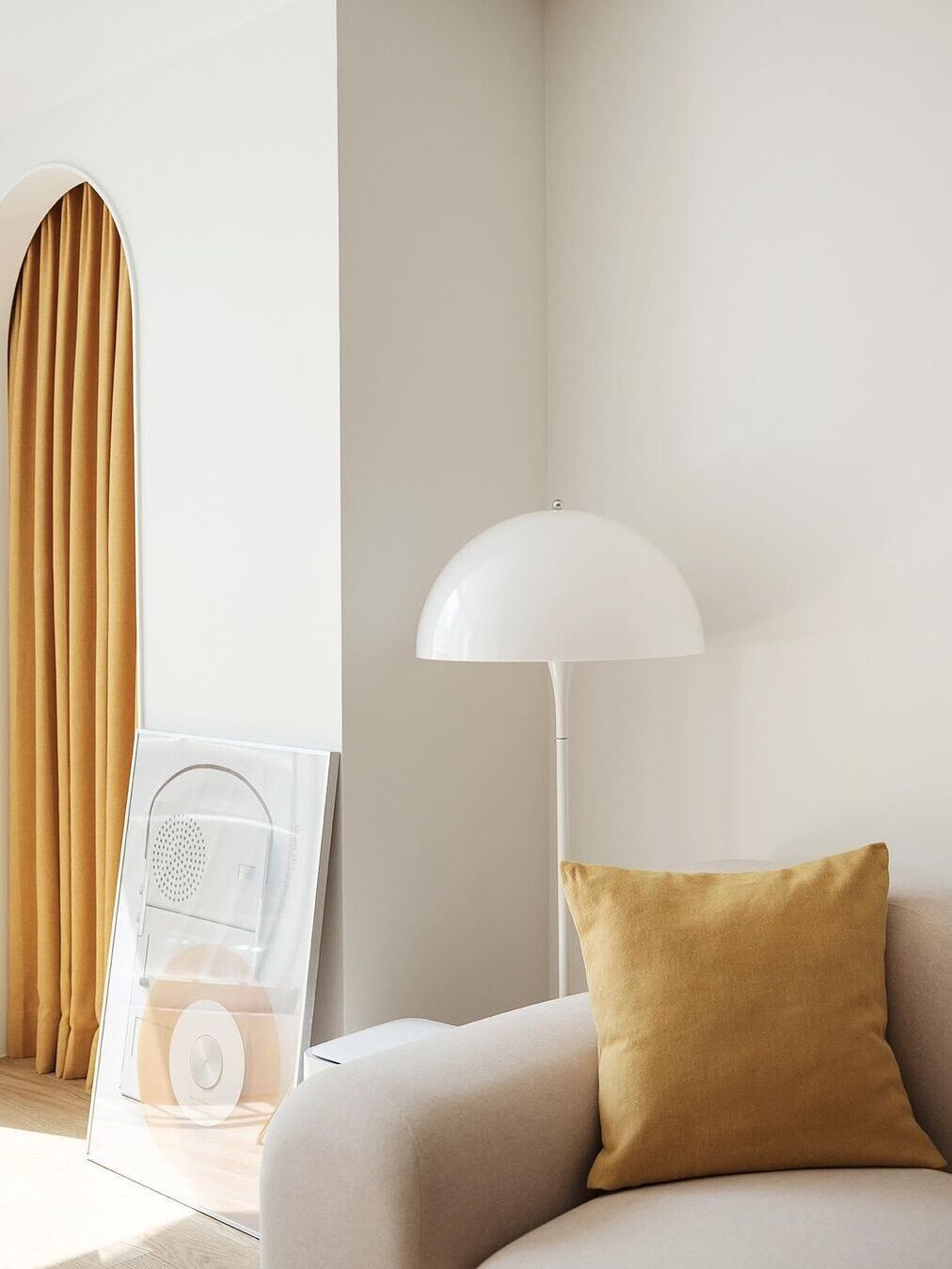 Mid-Century Acrylic Panthella Floor Lamp in White - Cueteks