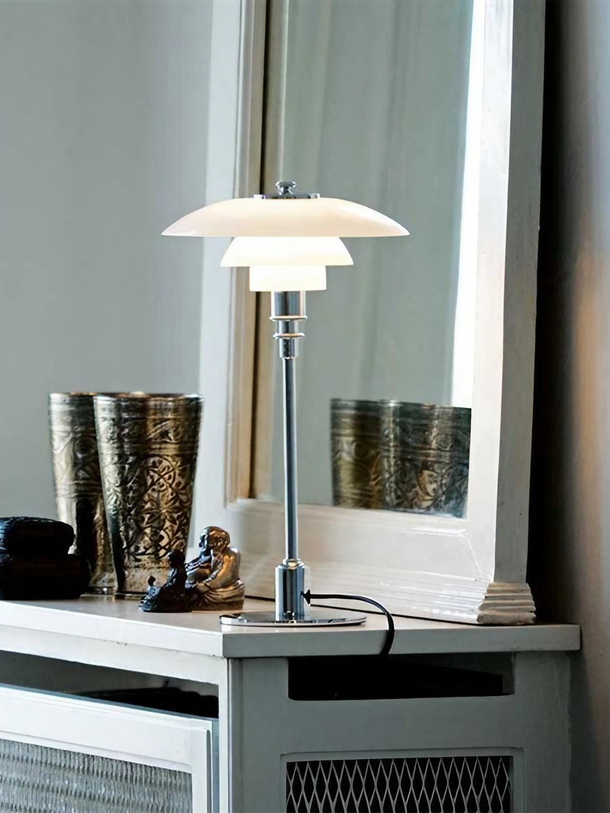 Contemporary Danish Disc Metal Table Lamp for Bedroom - Cueteks