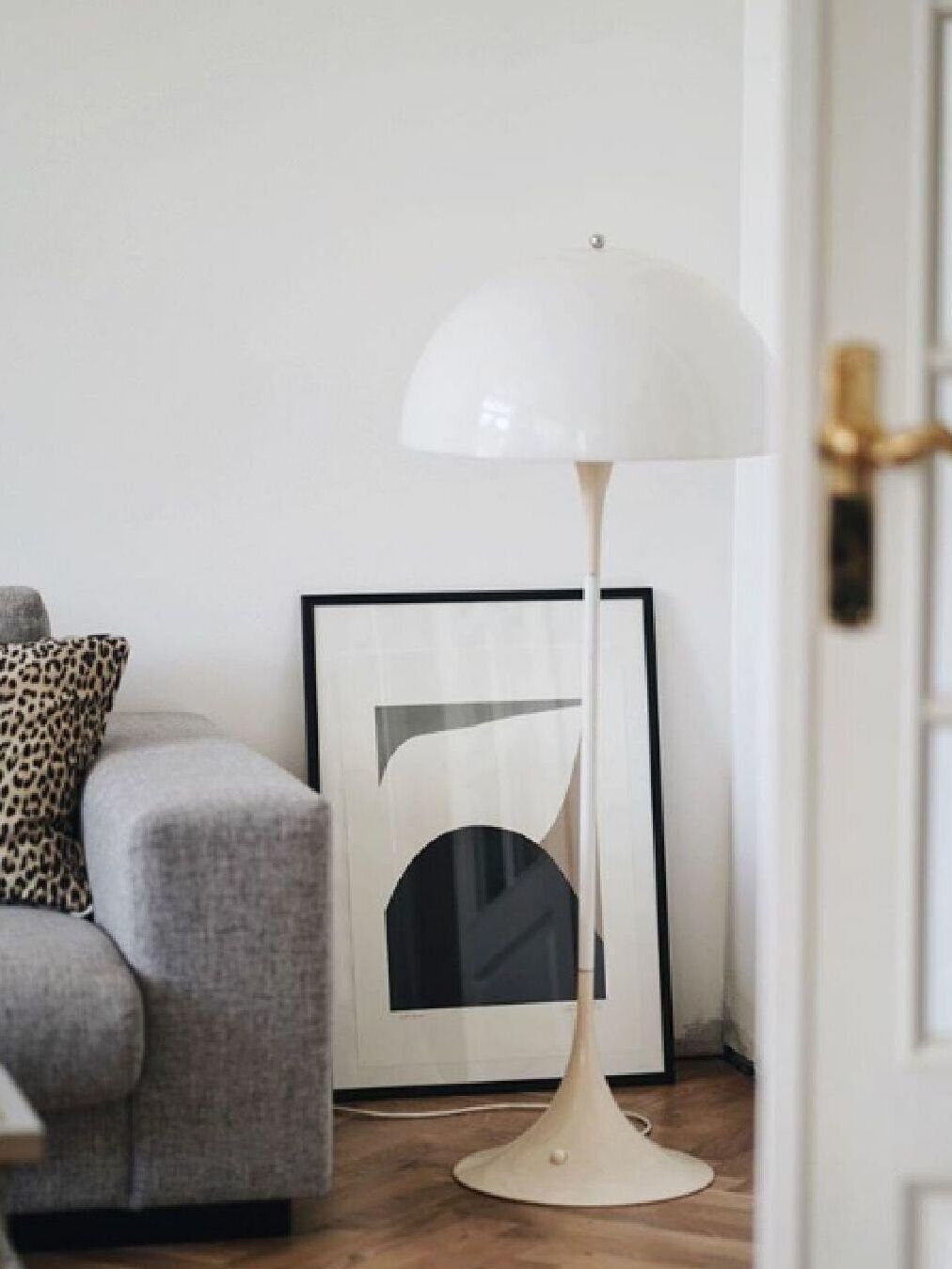 Mid-Century Acrylic Panthella Floor Lamp in White - Cueteks