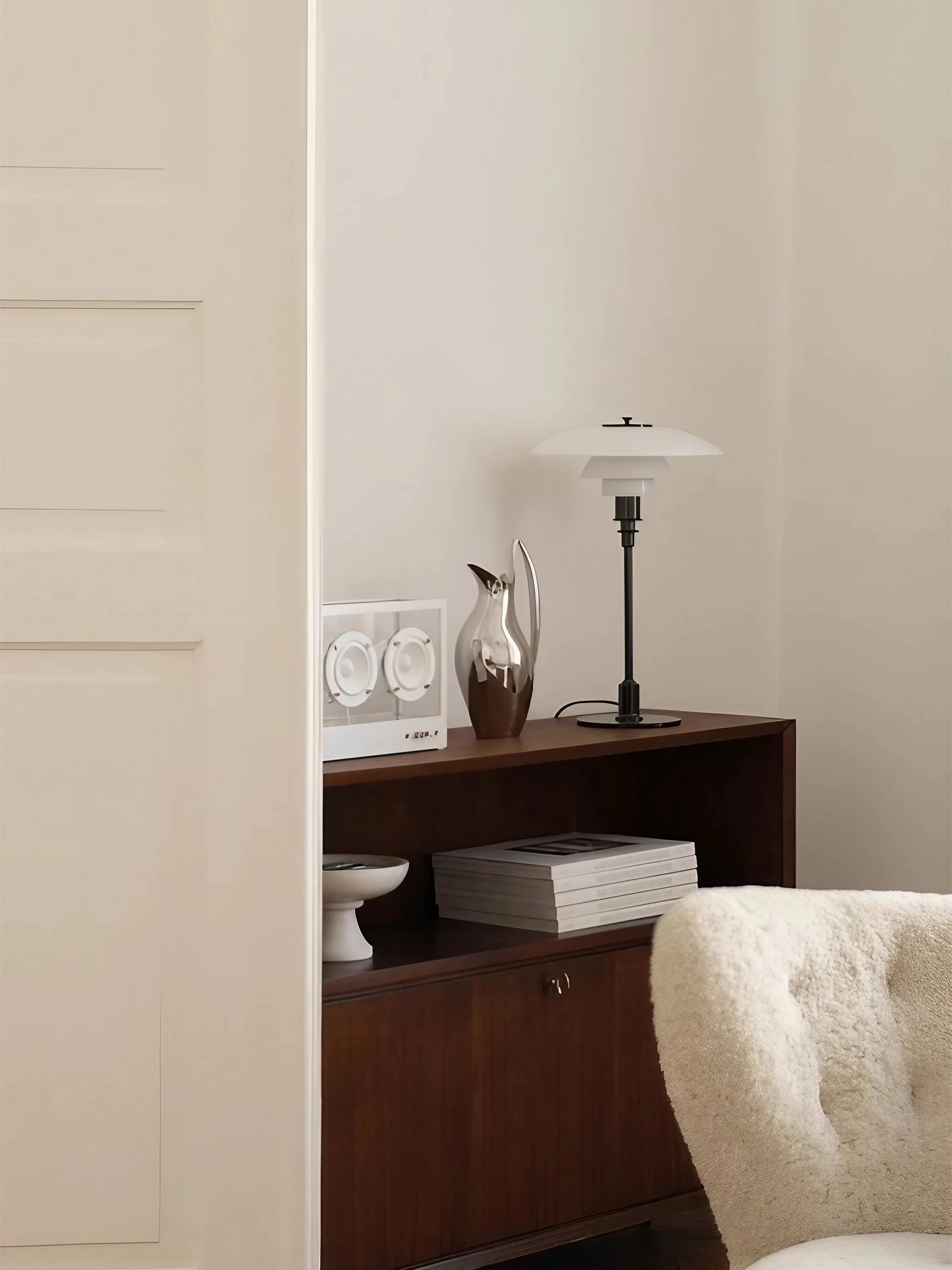 Contemporary Danish Disc Metal Table Lamp for Bedroom - Cueteks