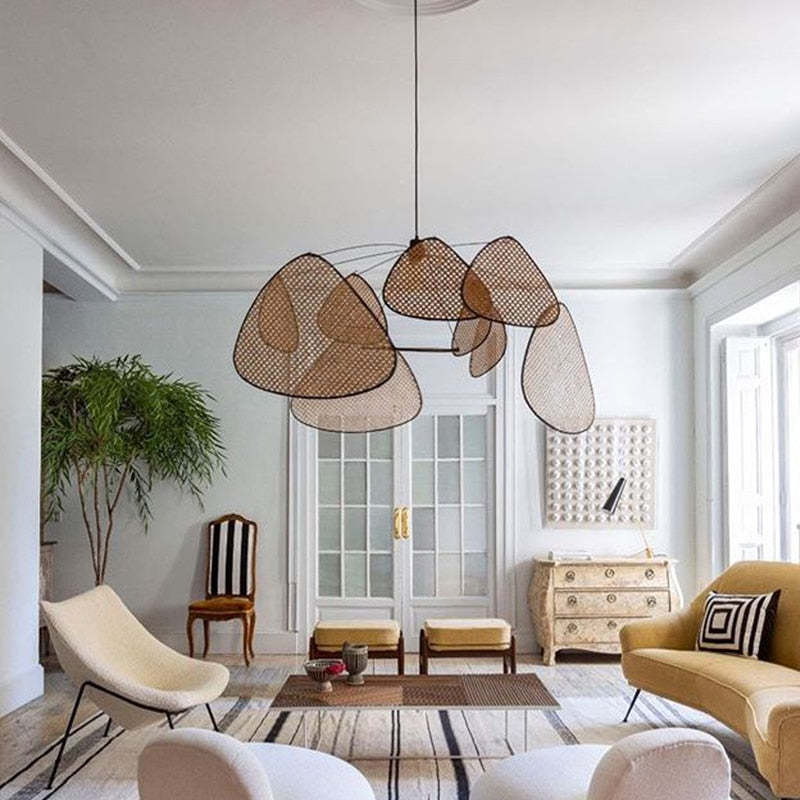 Leaf-grid rattan pendant in a light living room