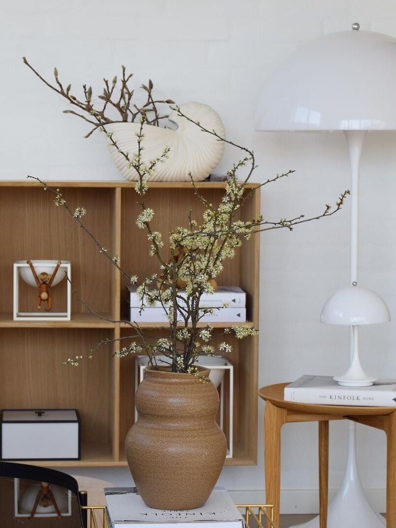 Mid-Century Acrylic Panthella Floor Lamp in White - Cueteks