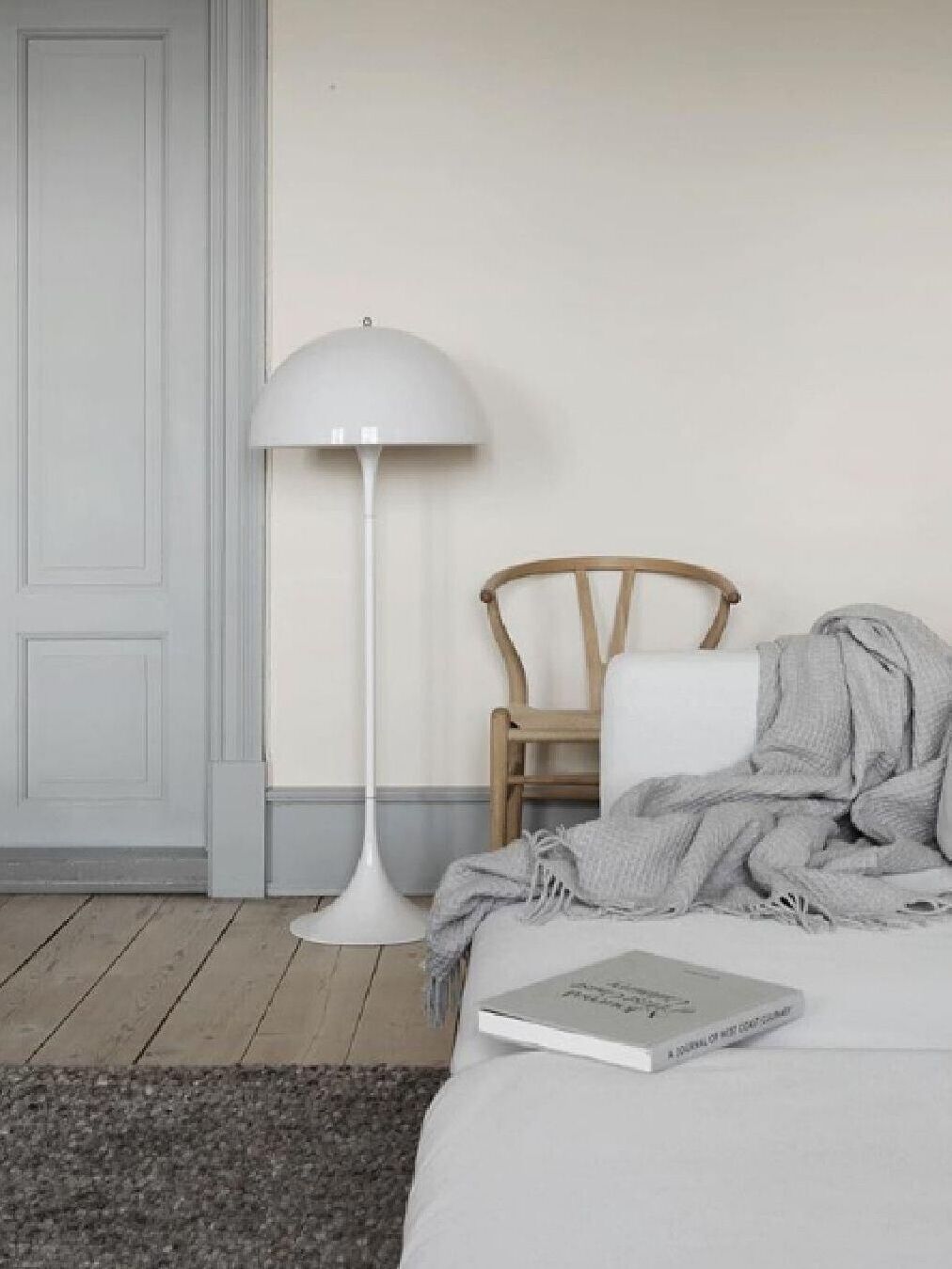 Mid-Century Acrylic Panthella Floor Lamp in White - Cueteks