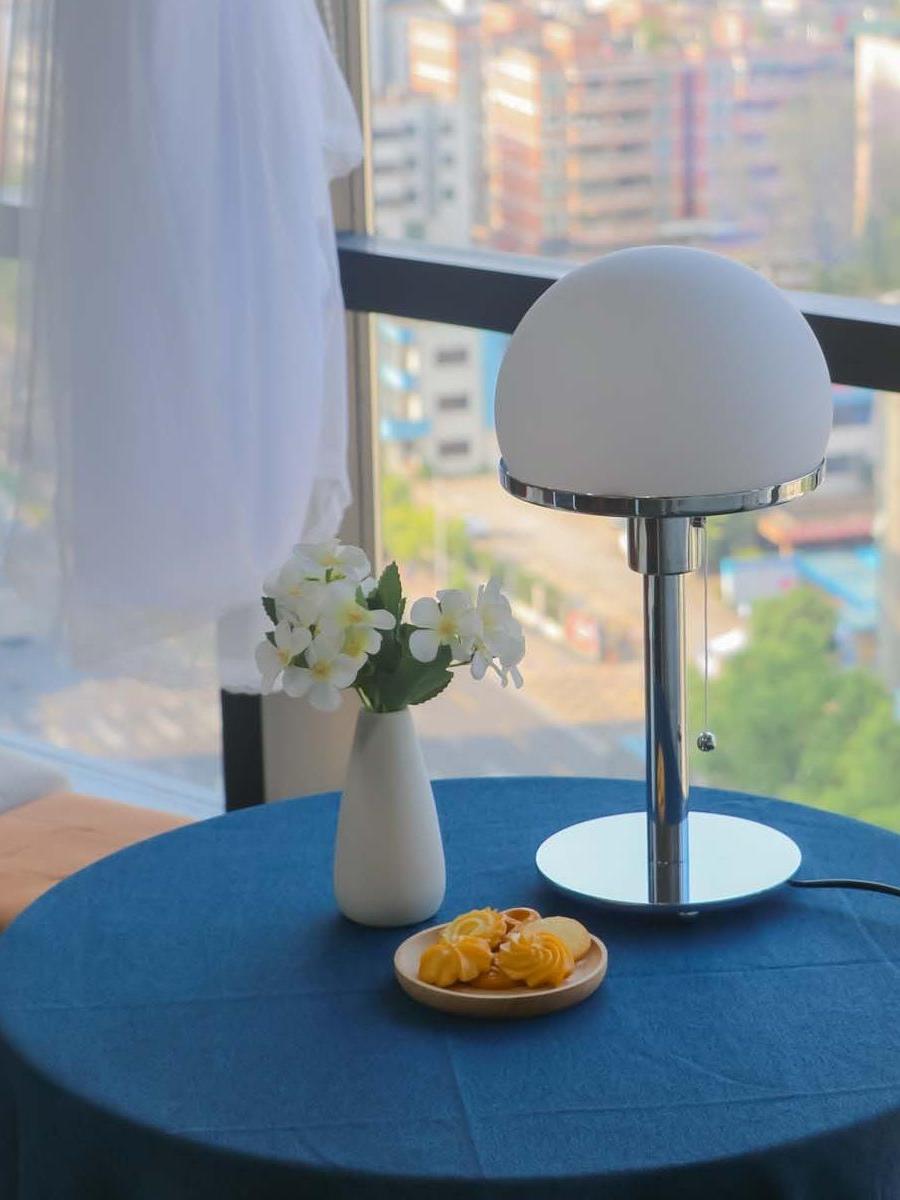 Minimalist Metal and Glass Bauhaus LED Table Lamp - Cueteks