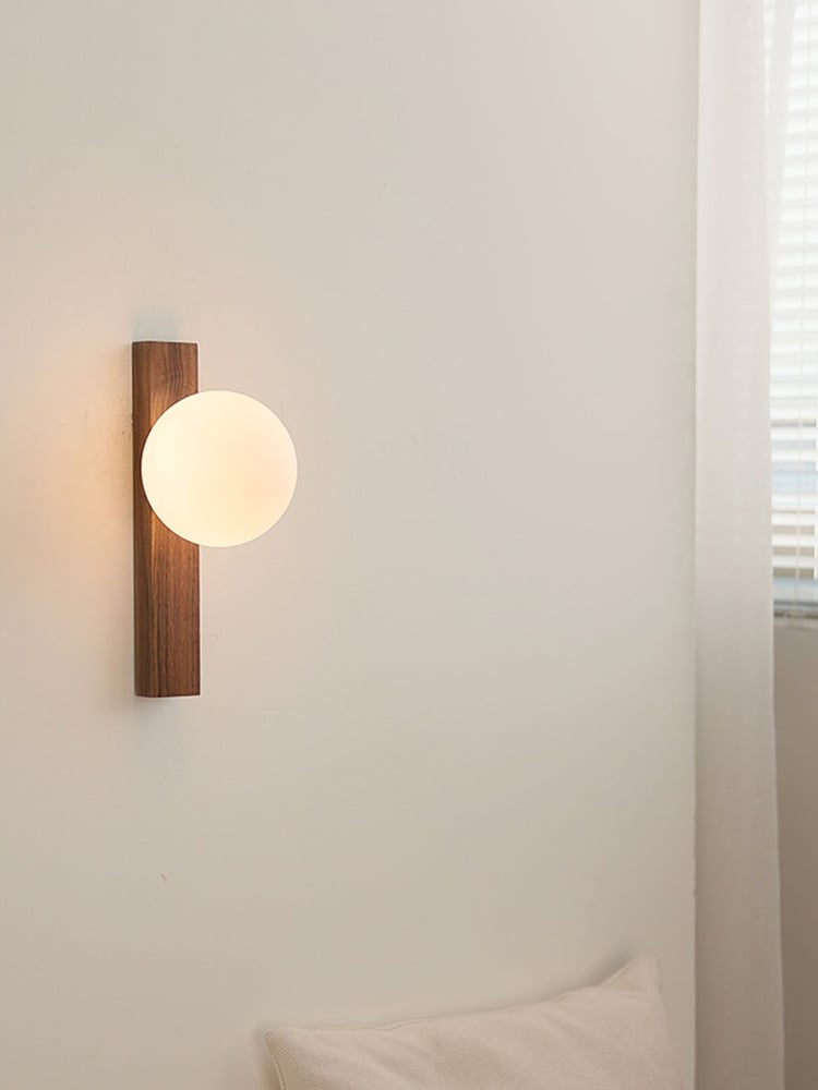 Lunaria wall lamp viewed from the side in a bright room