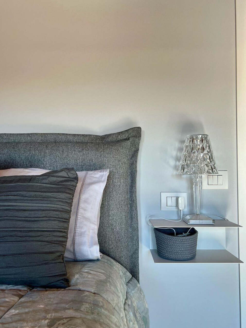Sparkle Acrylic Battery Table Lamp for Ambiance - Cueteks