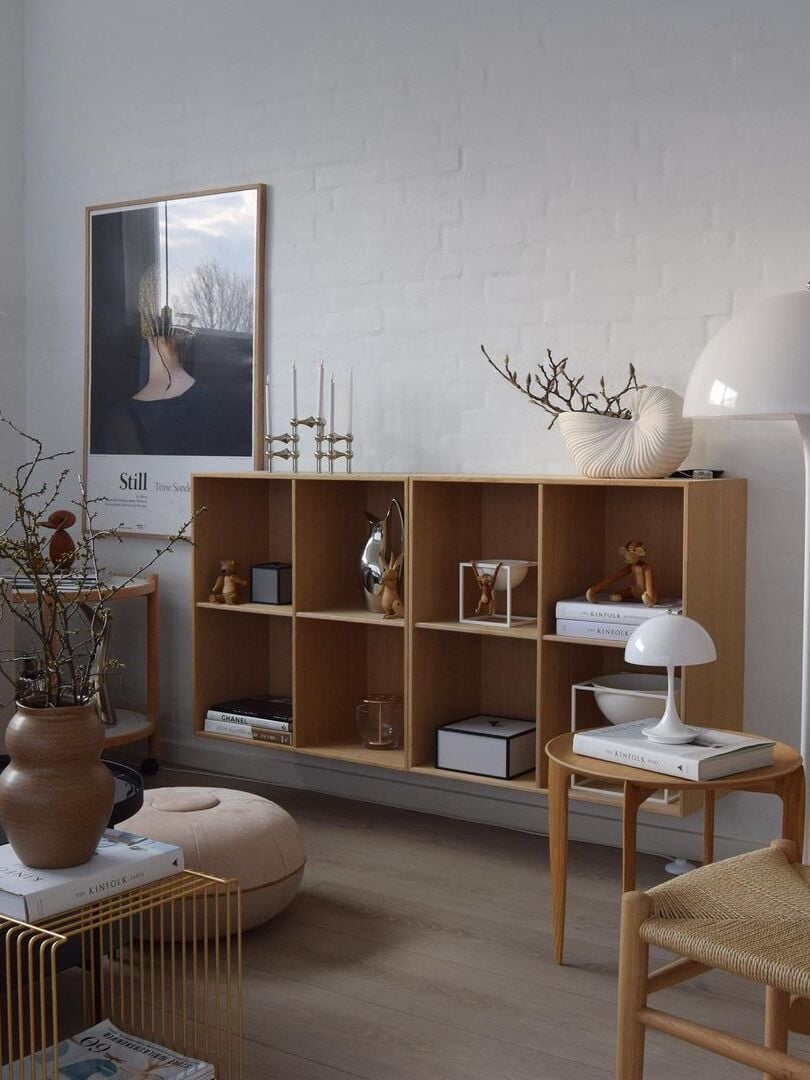 Mid-Century Acrylic Panthella Floor Lamp in White - Cueteks