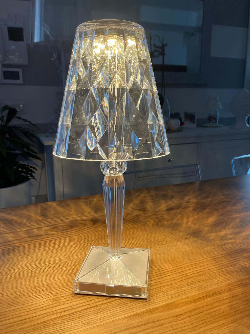Sparkle Acrylic Battery Table Lamp for Ambiance - Cueteks