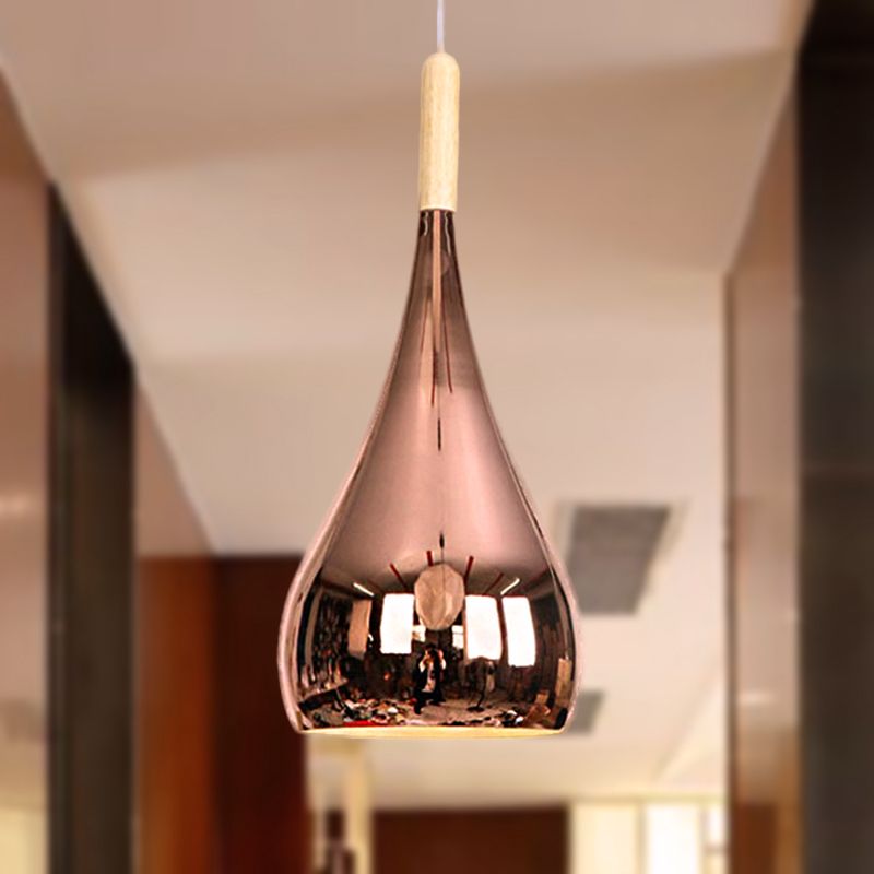 Close view of the Avi Rose Gold mirrored teardrop body