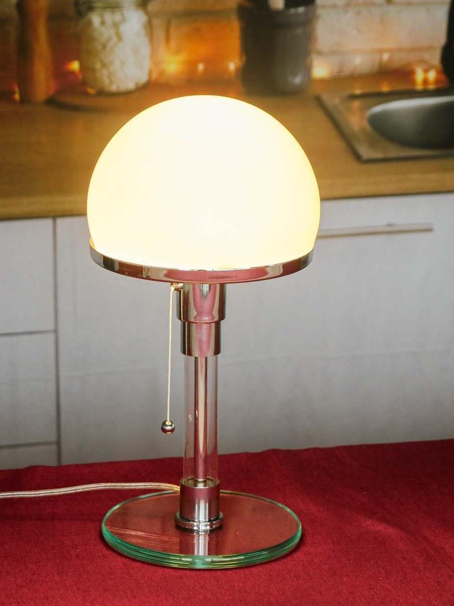 Minimalist Metal and Glass Bauhaus LED Table Lamp - Cueteks