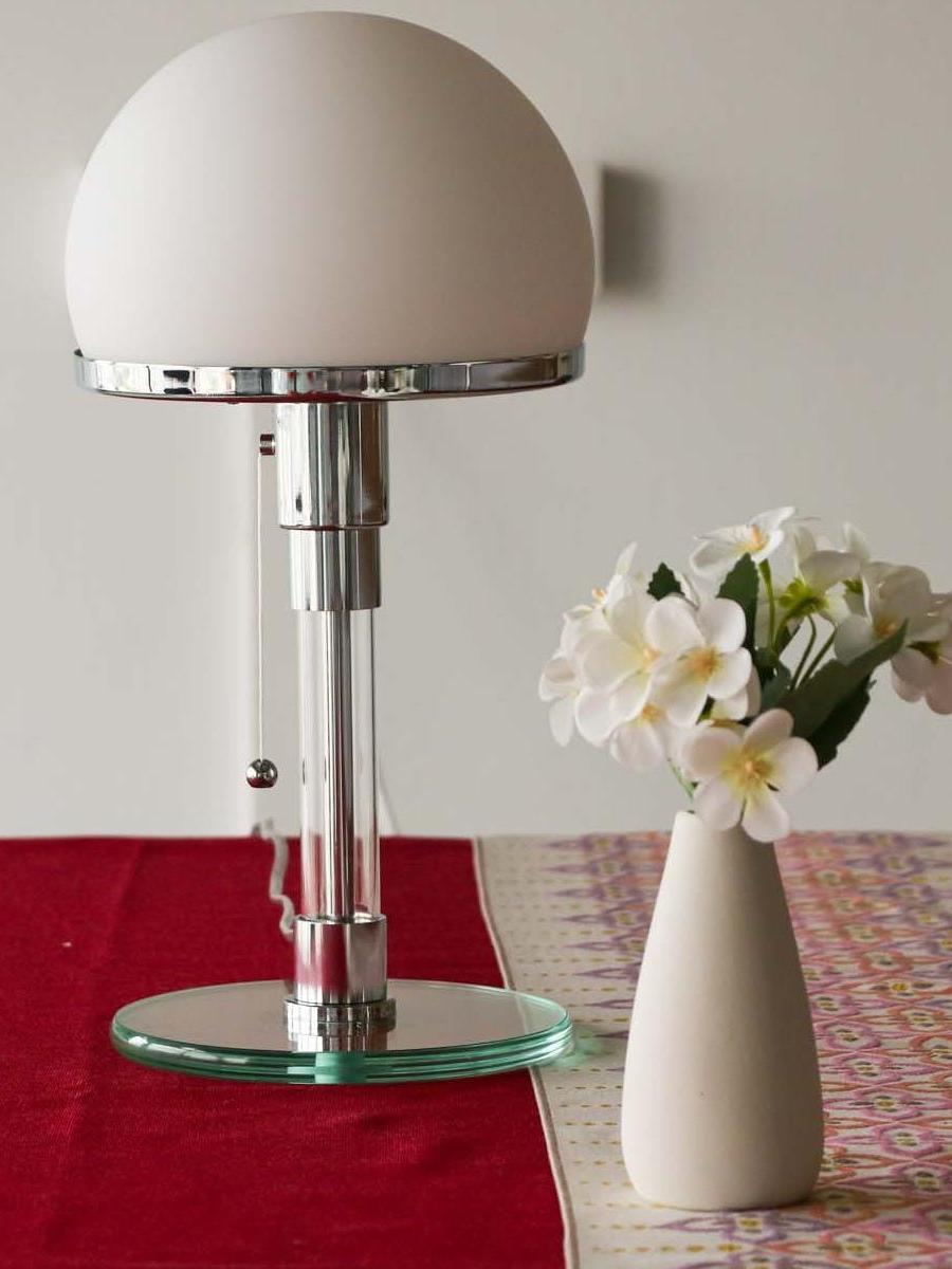 Minimalist Metal and Glass Bauhaus LED Table Lamp - Cueteks