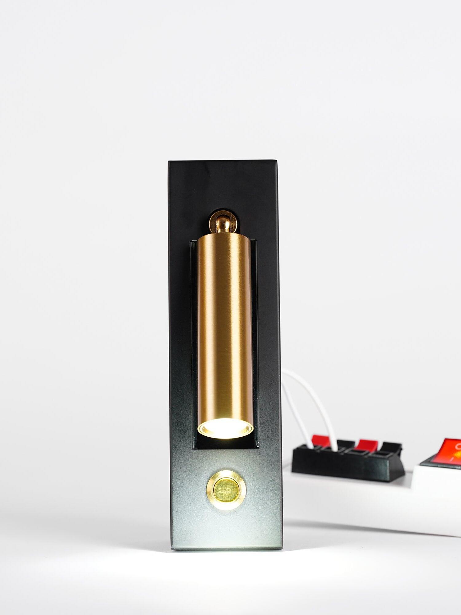 Cylindrical head folded into housing during a bench test