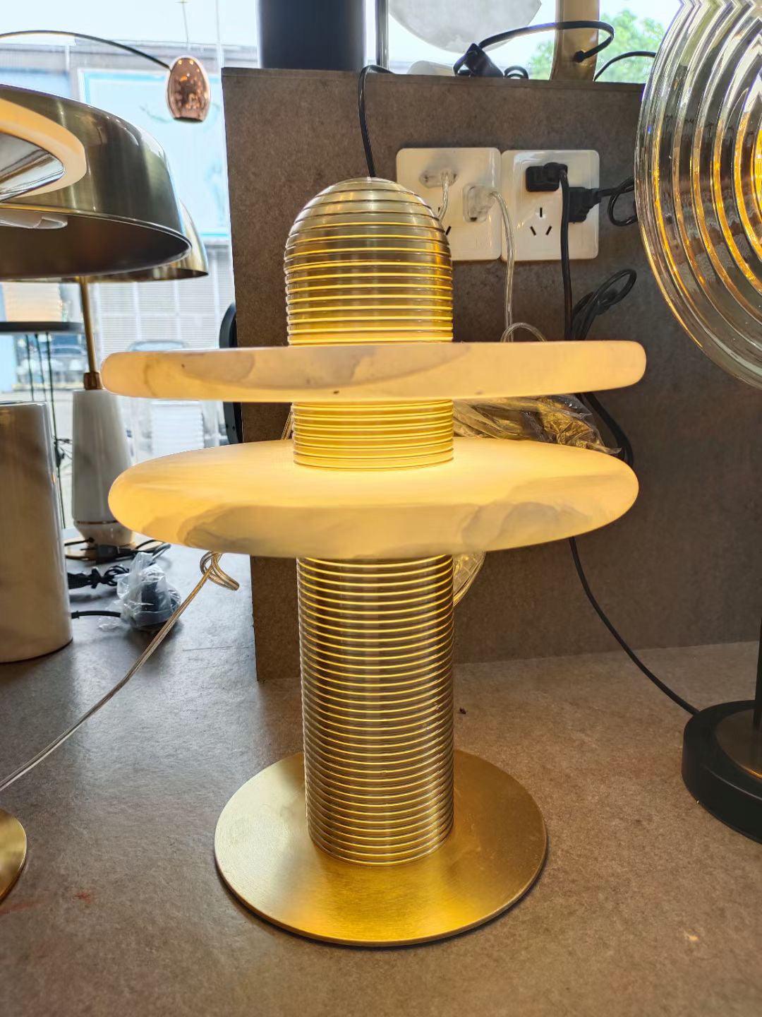 Median Table Lamp - Cueteks