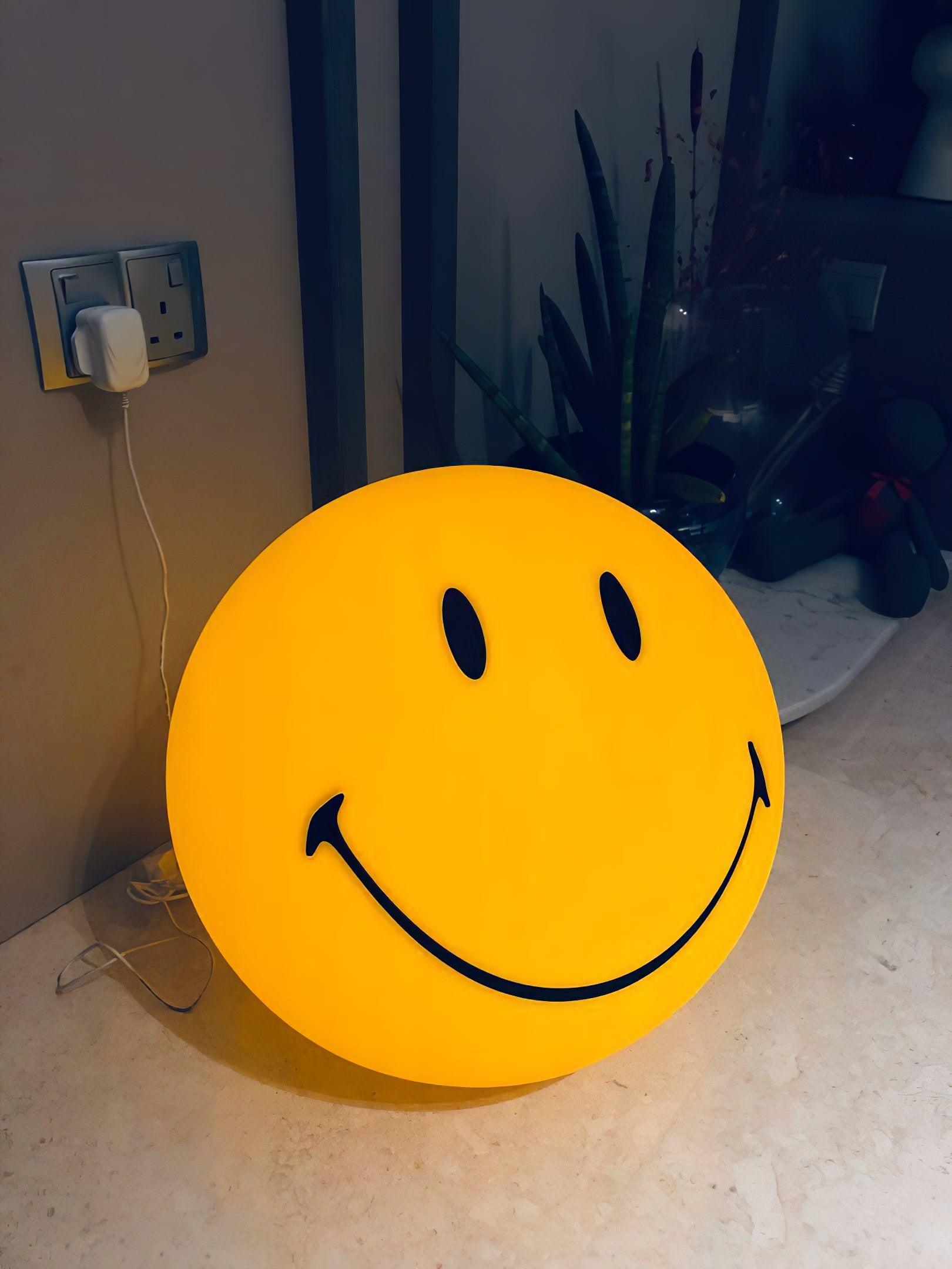 Smiling Decorative Rechargeable Table Lamp - Cueteks