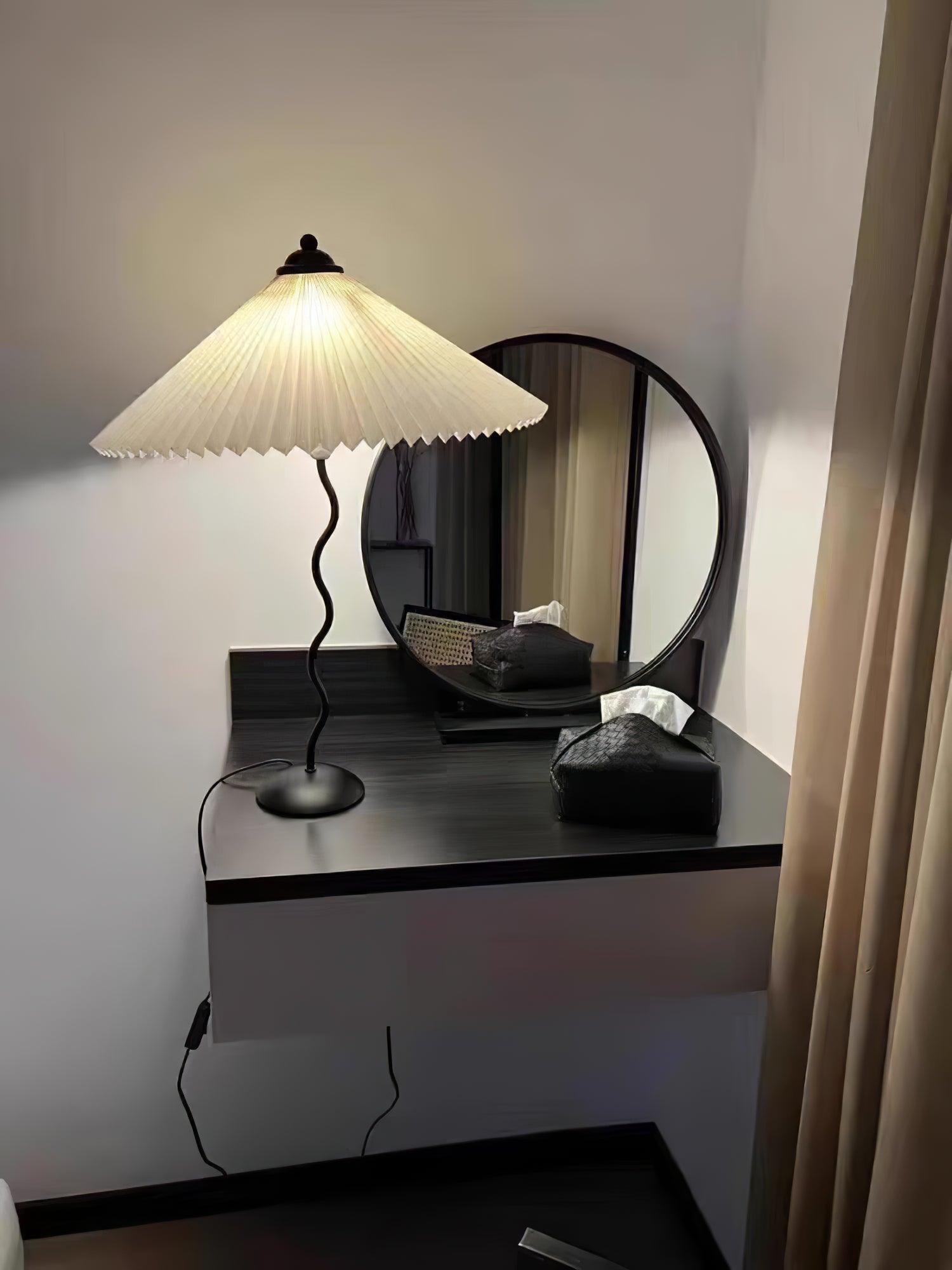 Pleated Hat Table Lamp - Cueteks