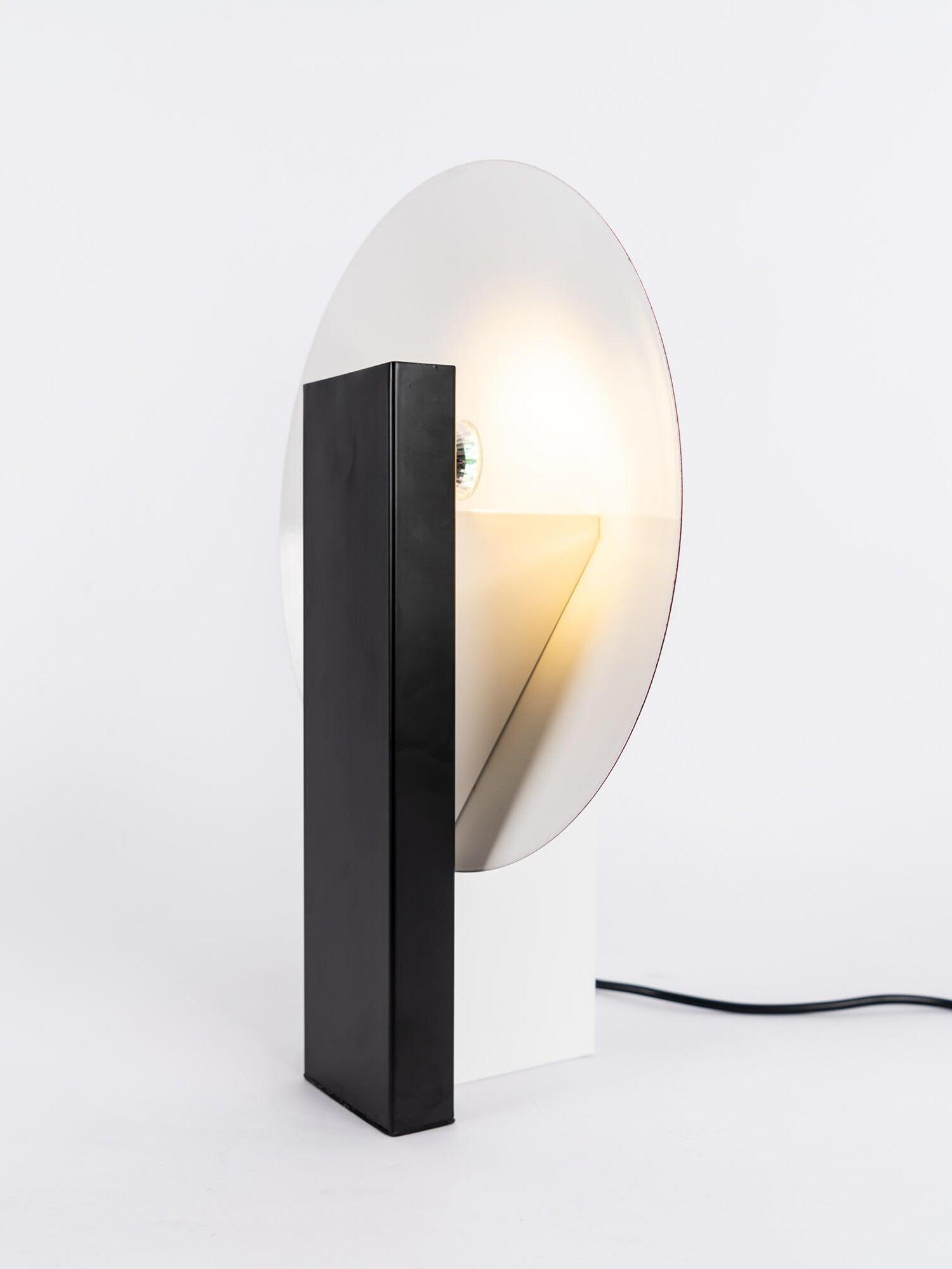 Futuristic Orbe Geometric Metal Table Lamp - Cueteks