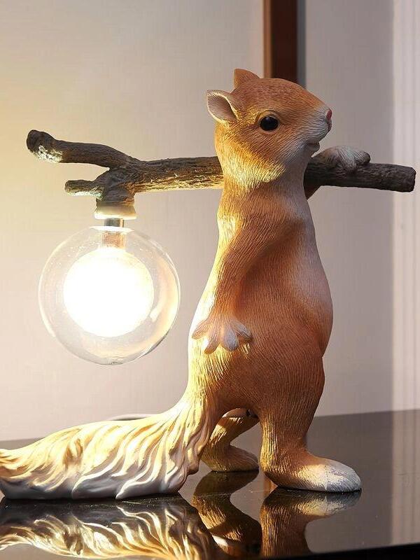 Squirrel Table Lamp - Cueteks