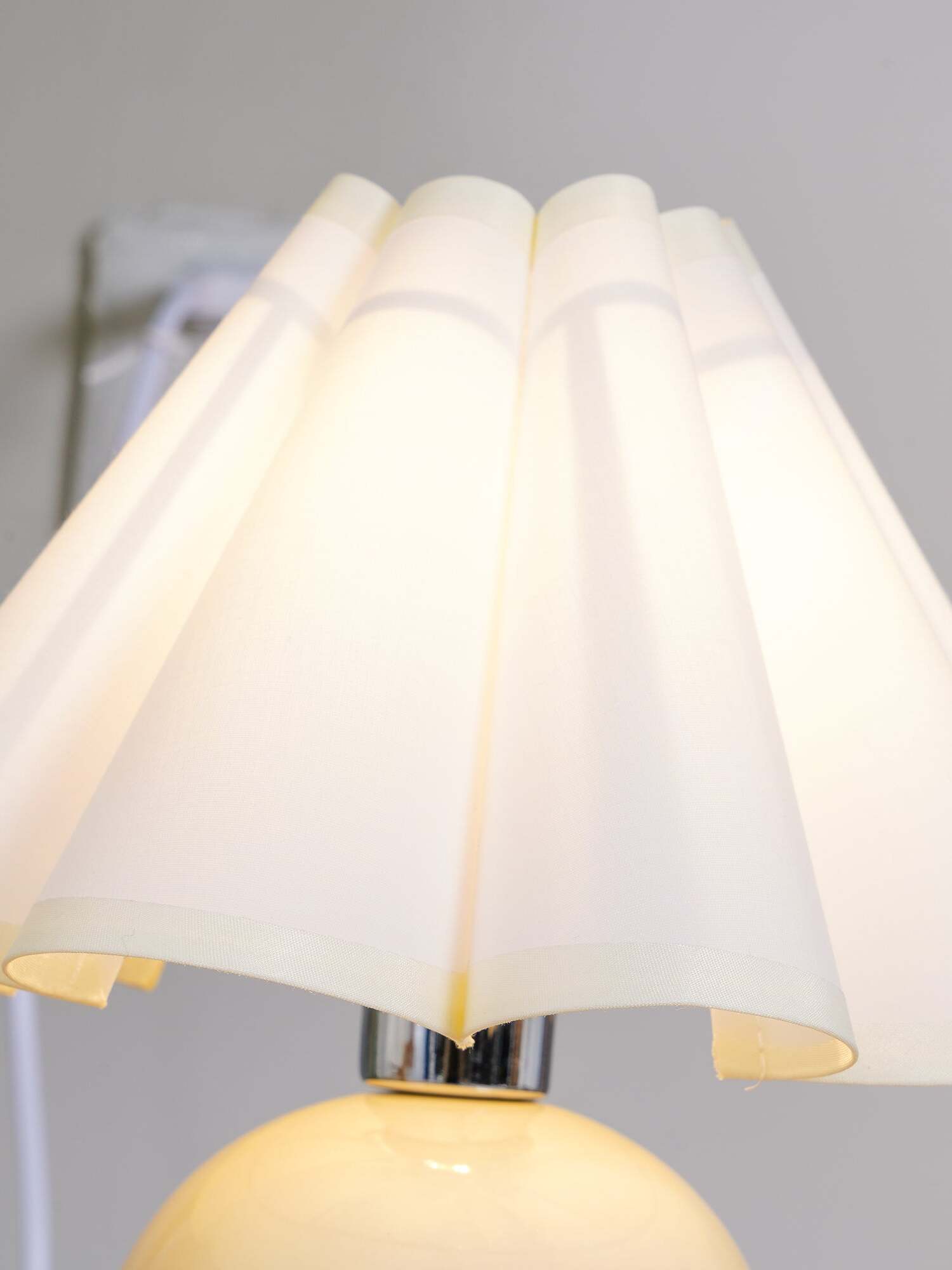 Kicsi Knife Pleat Table Lamp - Cueteks