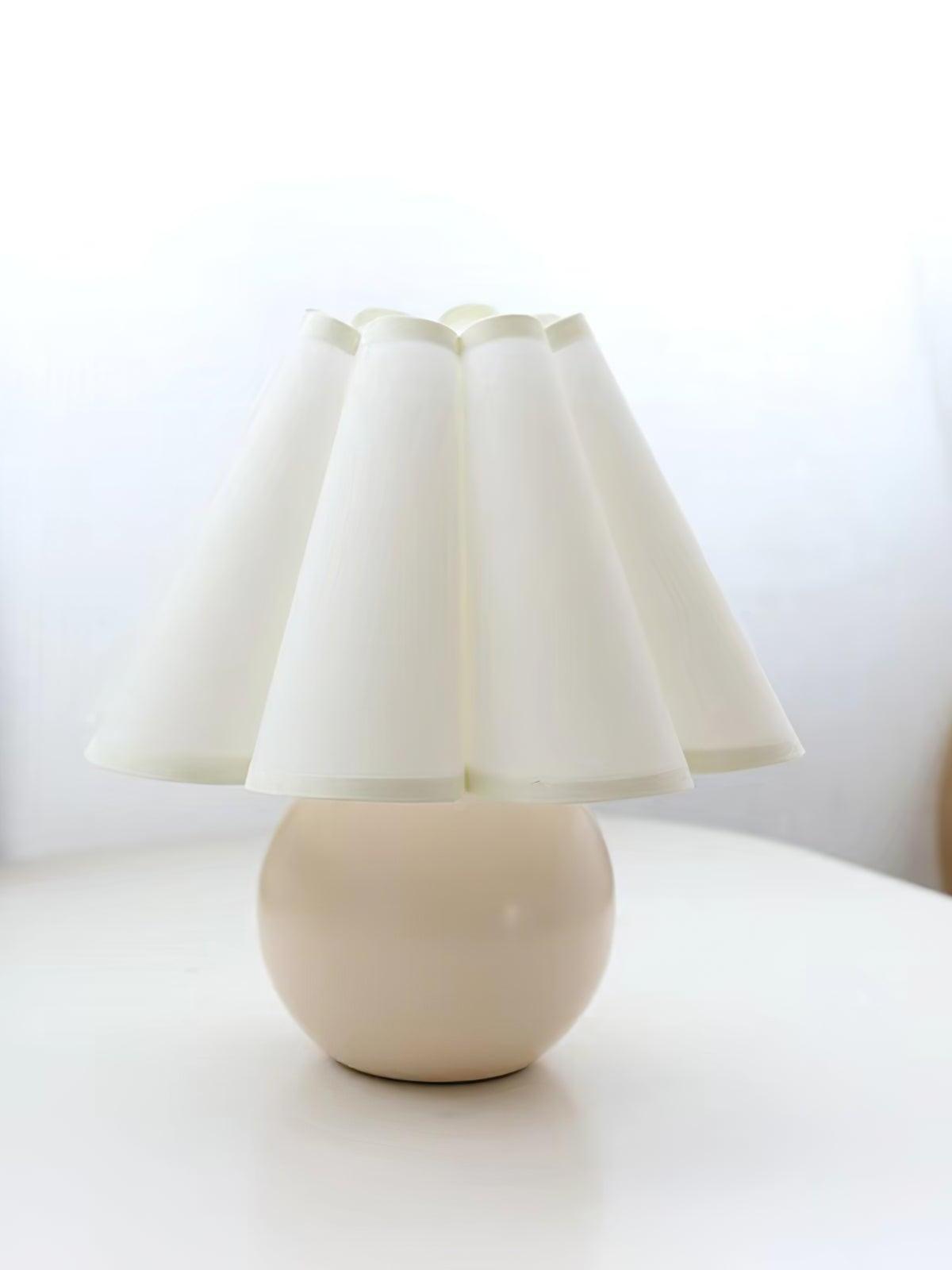 Kicsi Knife Pleat Table Lamp - Cueteks
