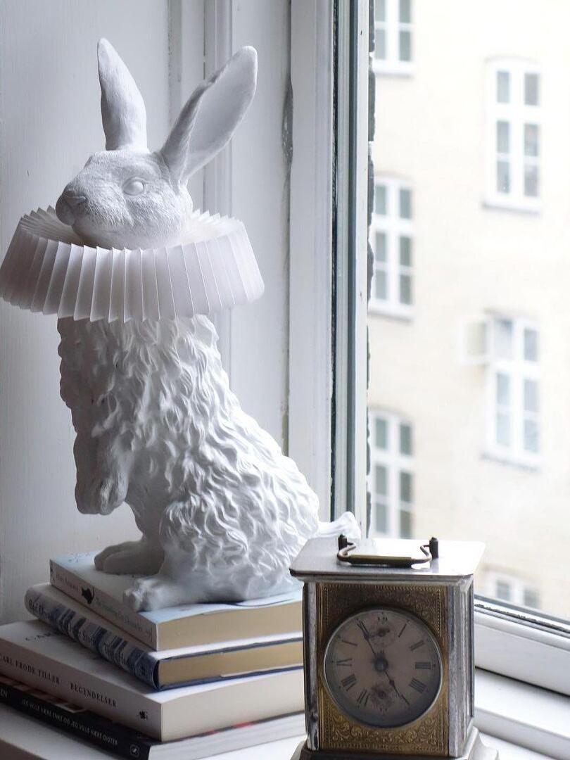 White Resin Rabbit Decorative Table Lamp - Cueteks