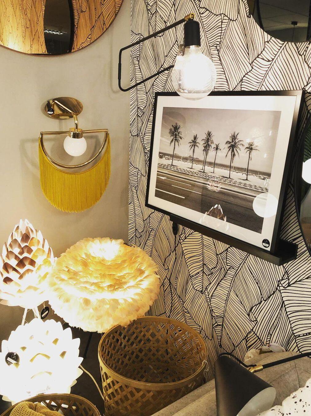 Exquisite Wink Tassel Glass Ball Wall Lamp - Cueteks