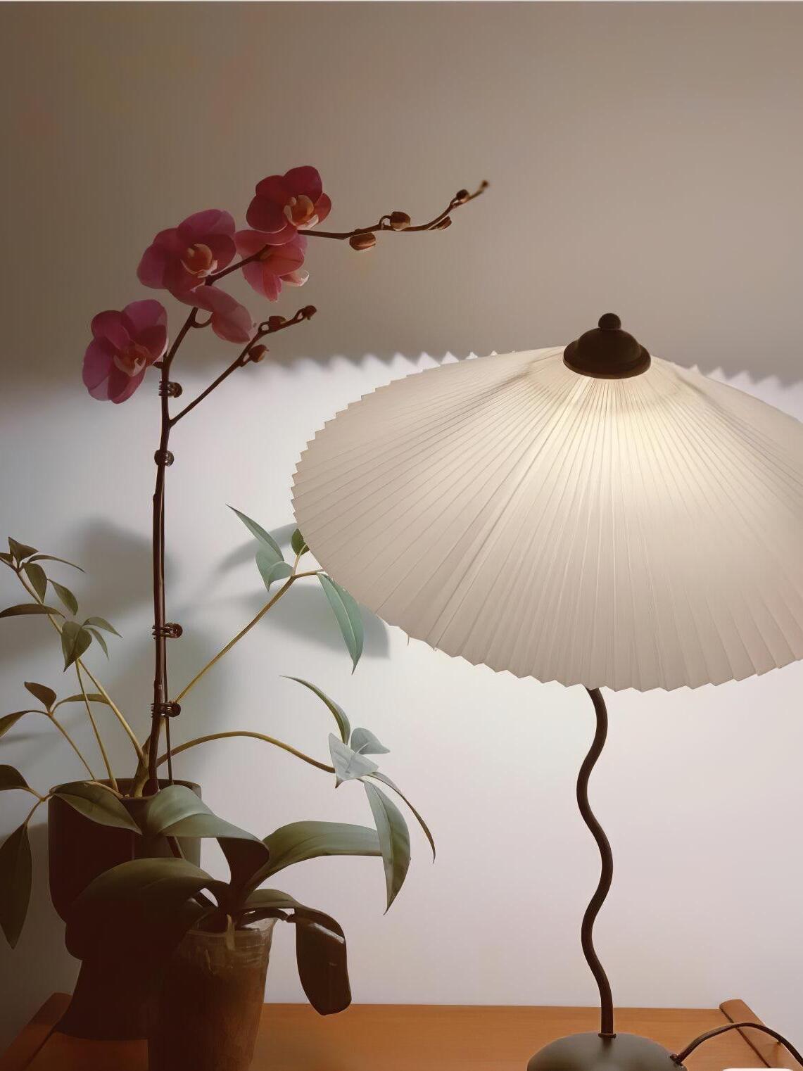Pleated Hat Table Lamp - Cueteks
