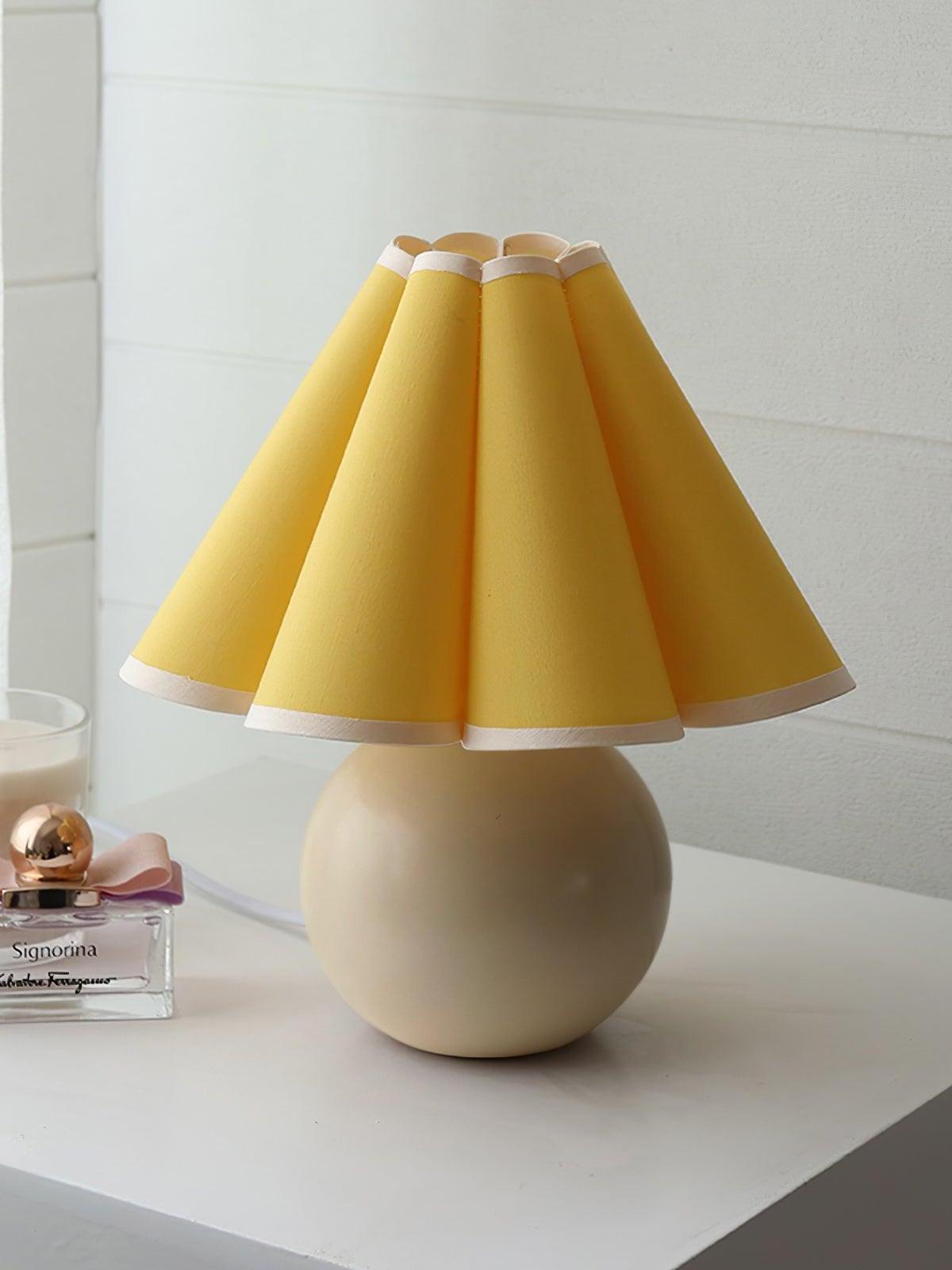 Kicsi Knife Pleat Table Lamp - Cueteks