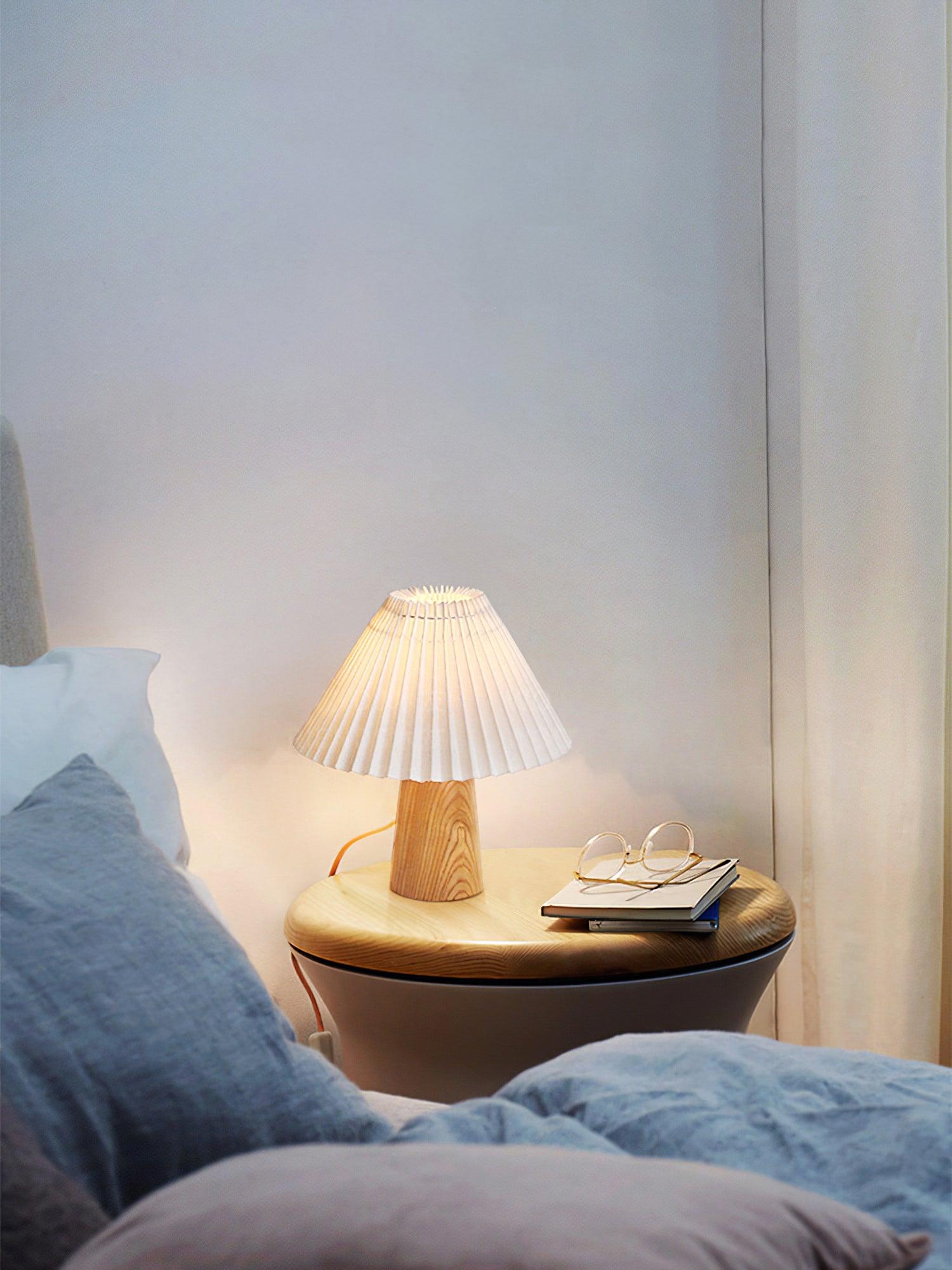 Luxurious Facet Pleated Wooden Table Lamp - Cueteks