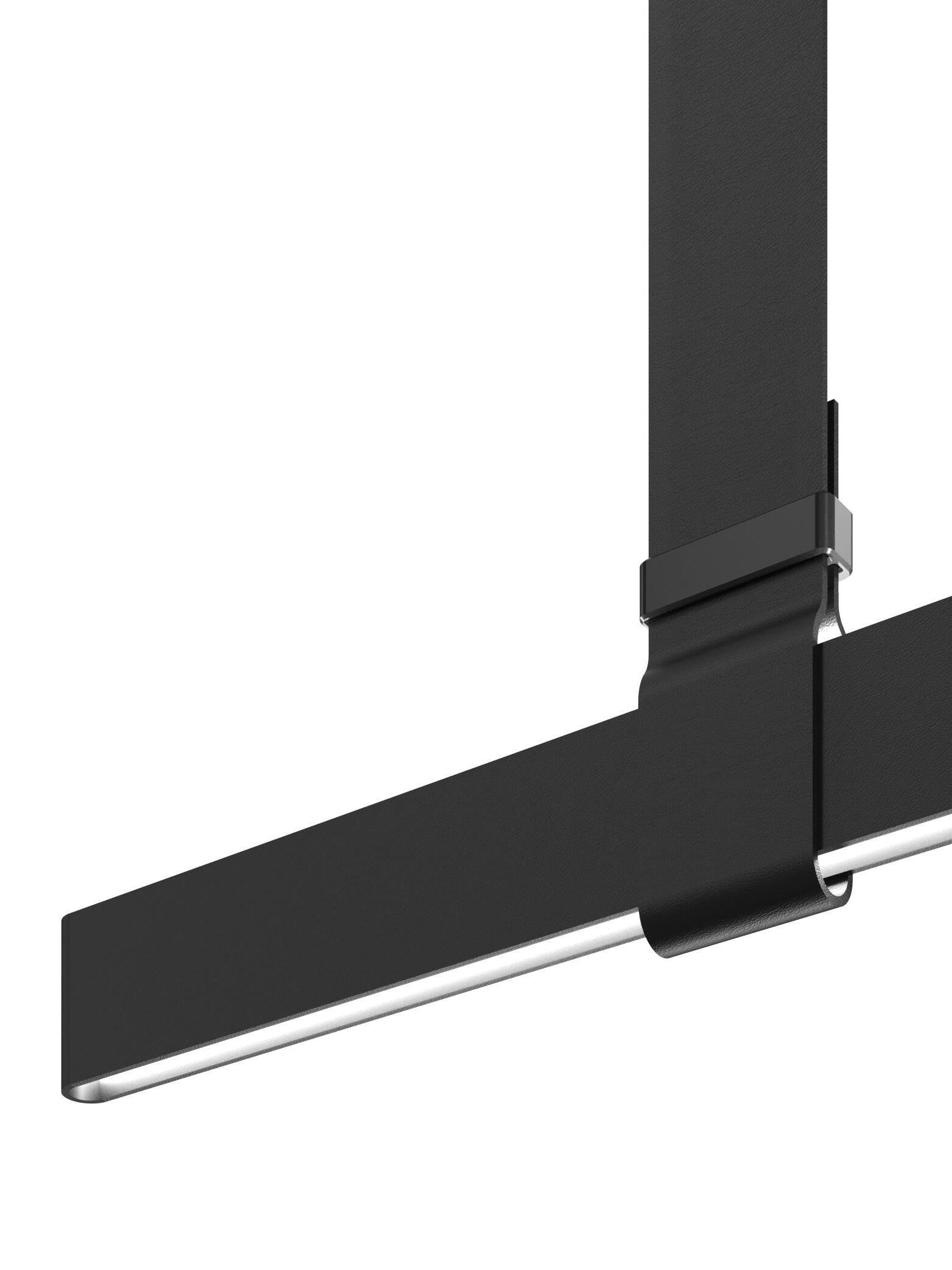 Close view of a black strap loop and connector around the horizontal bar with a narrow diffuser underneath