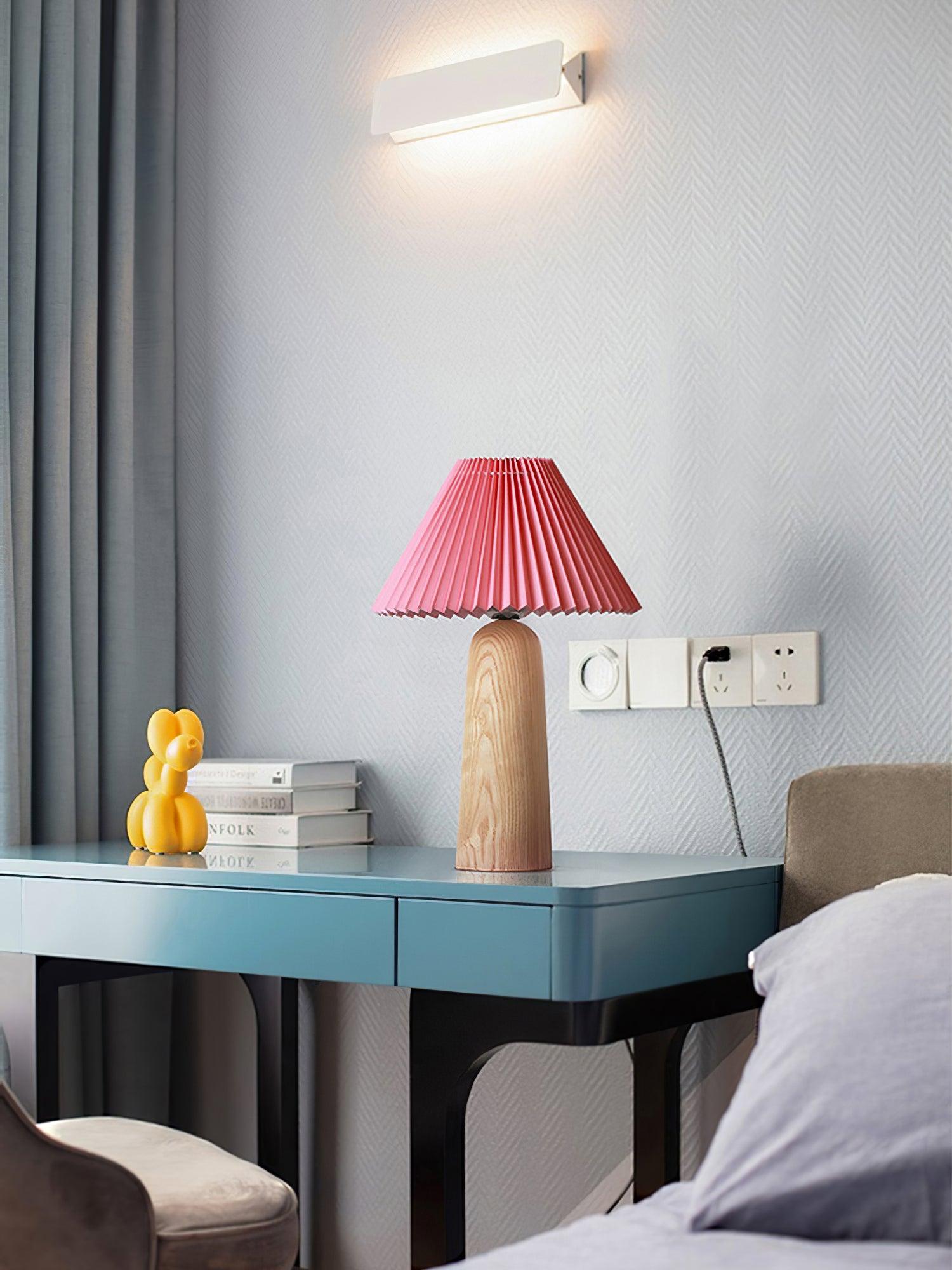 Luxurious Facet Pleated Wooden Table Lamp - Cueteks