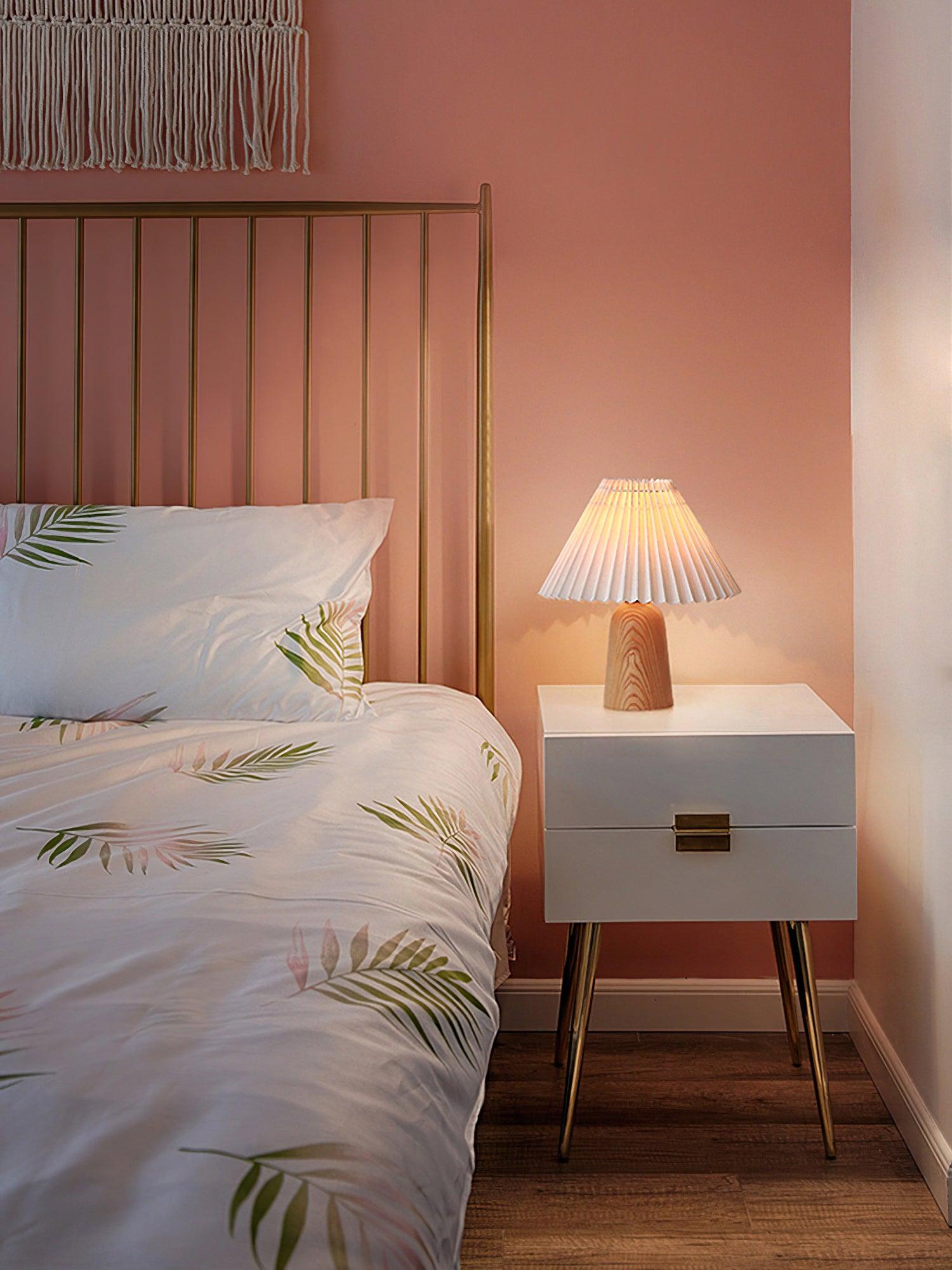 Luxurious Facet Pleated Wooden Table Lamp - Cueteks