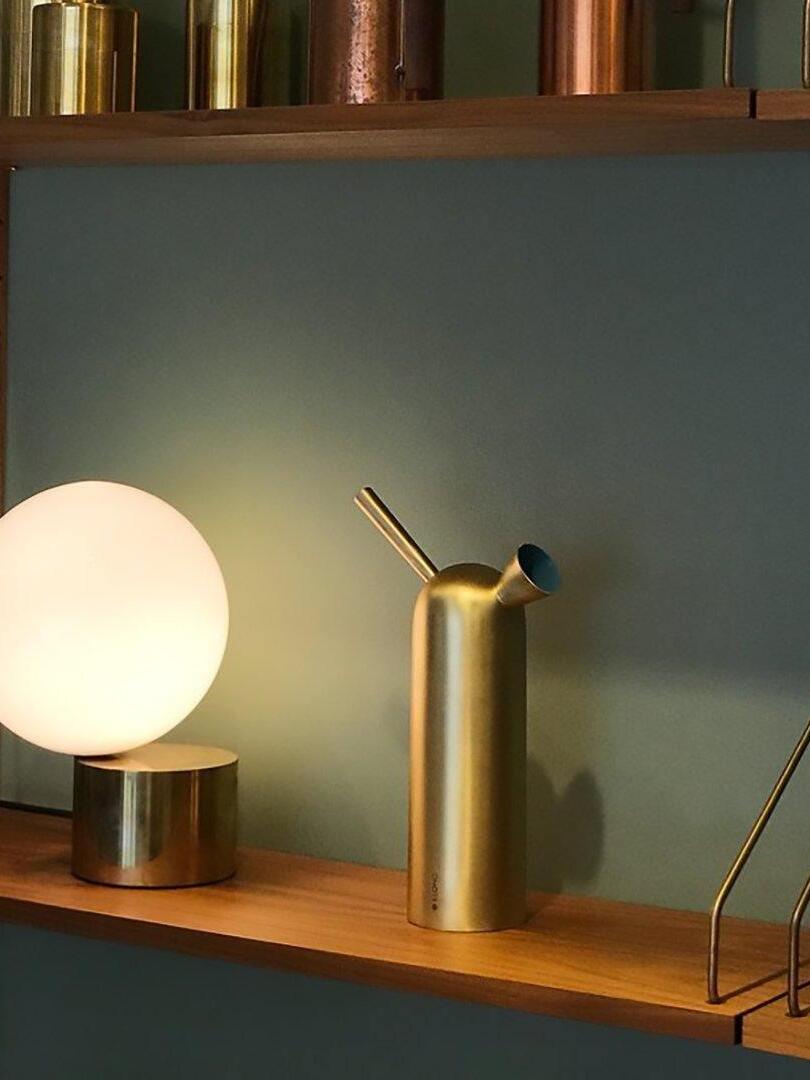 Modern Tip of The Tongue Glass Ball Table Lamp - Cueteks