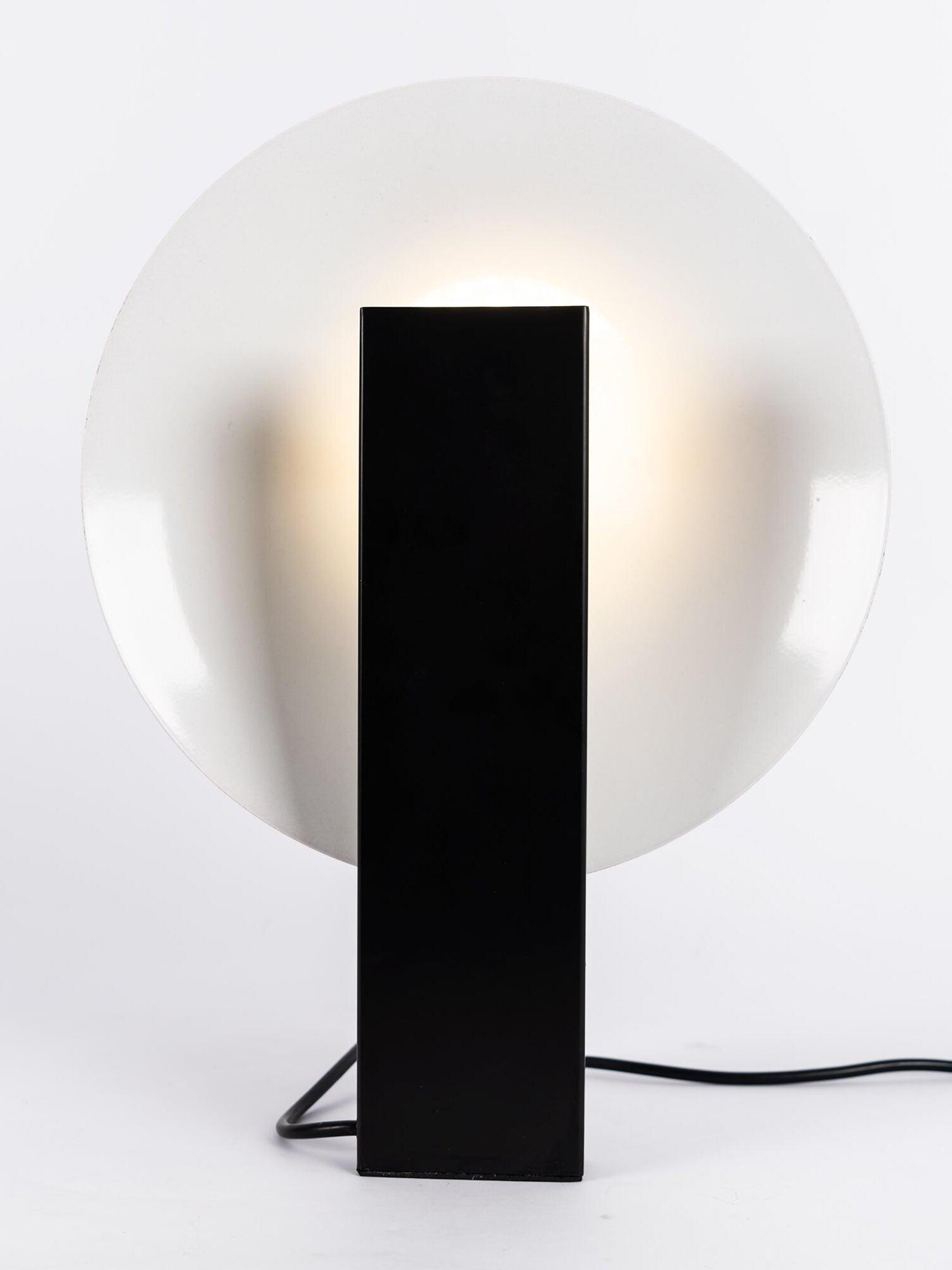 Futuristic Orbe Geometric Metal Table Lamp - Cueteks