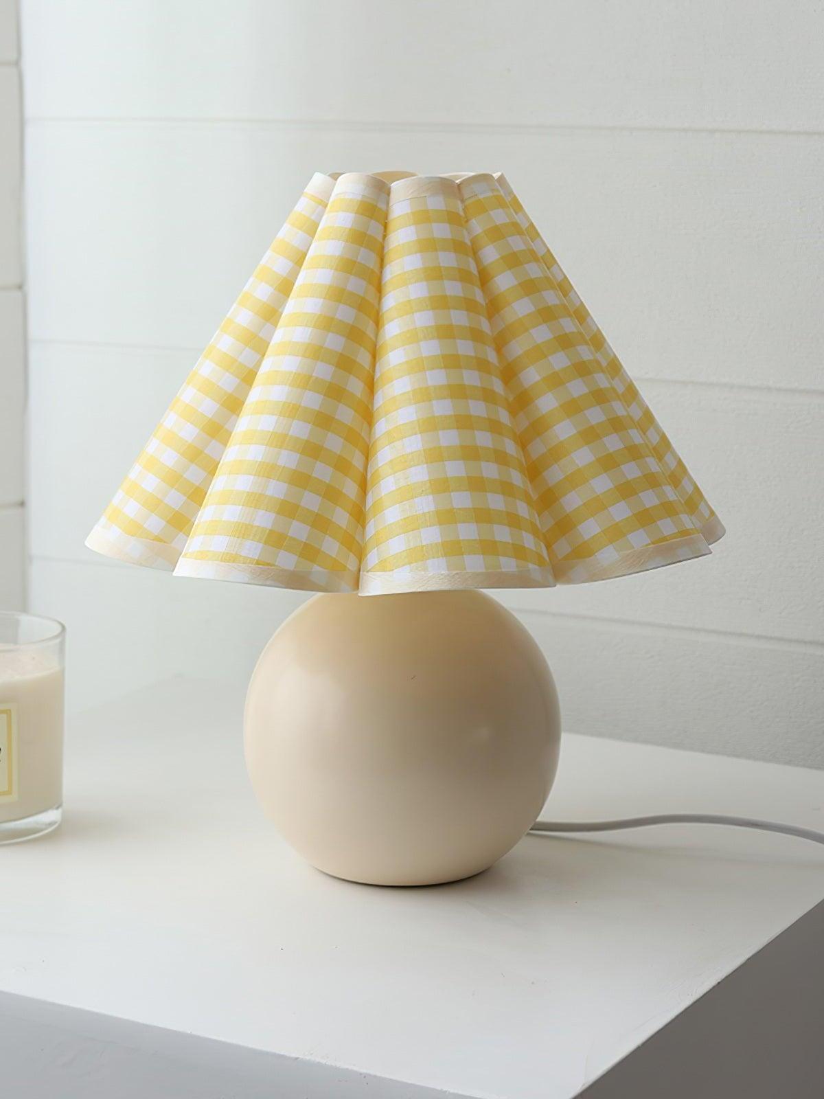Kicsi Knife Pleat Table Lamp - Cueteks