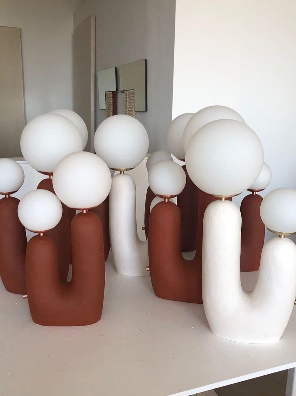 Mixed White and Brown U-shaped lamp display