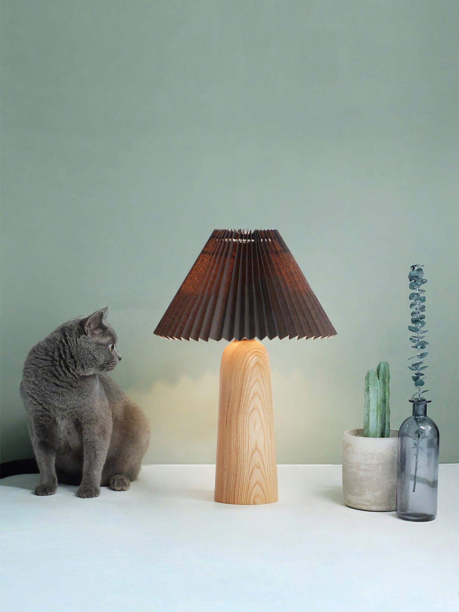 Luxurious Facet Pleated Wooden Table Lamp - Cueteks
