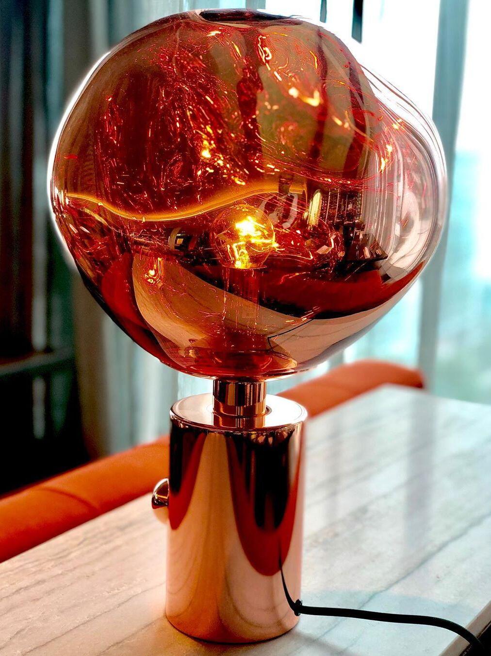 Mirror-like Red shade on cylindrical metal-look base