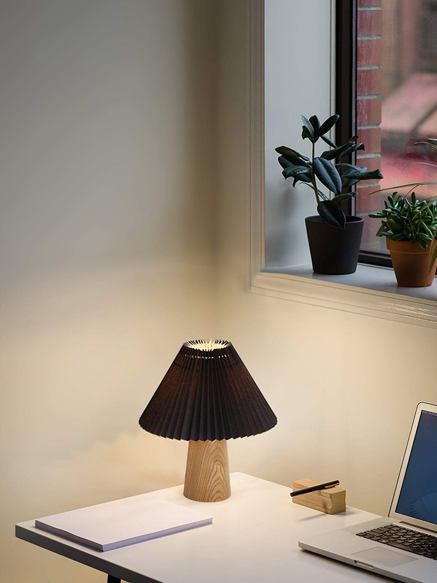 Luxurious Facet Pleated Wooden Table Lamp - Cueteks