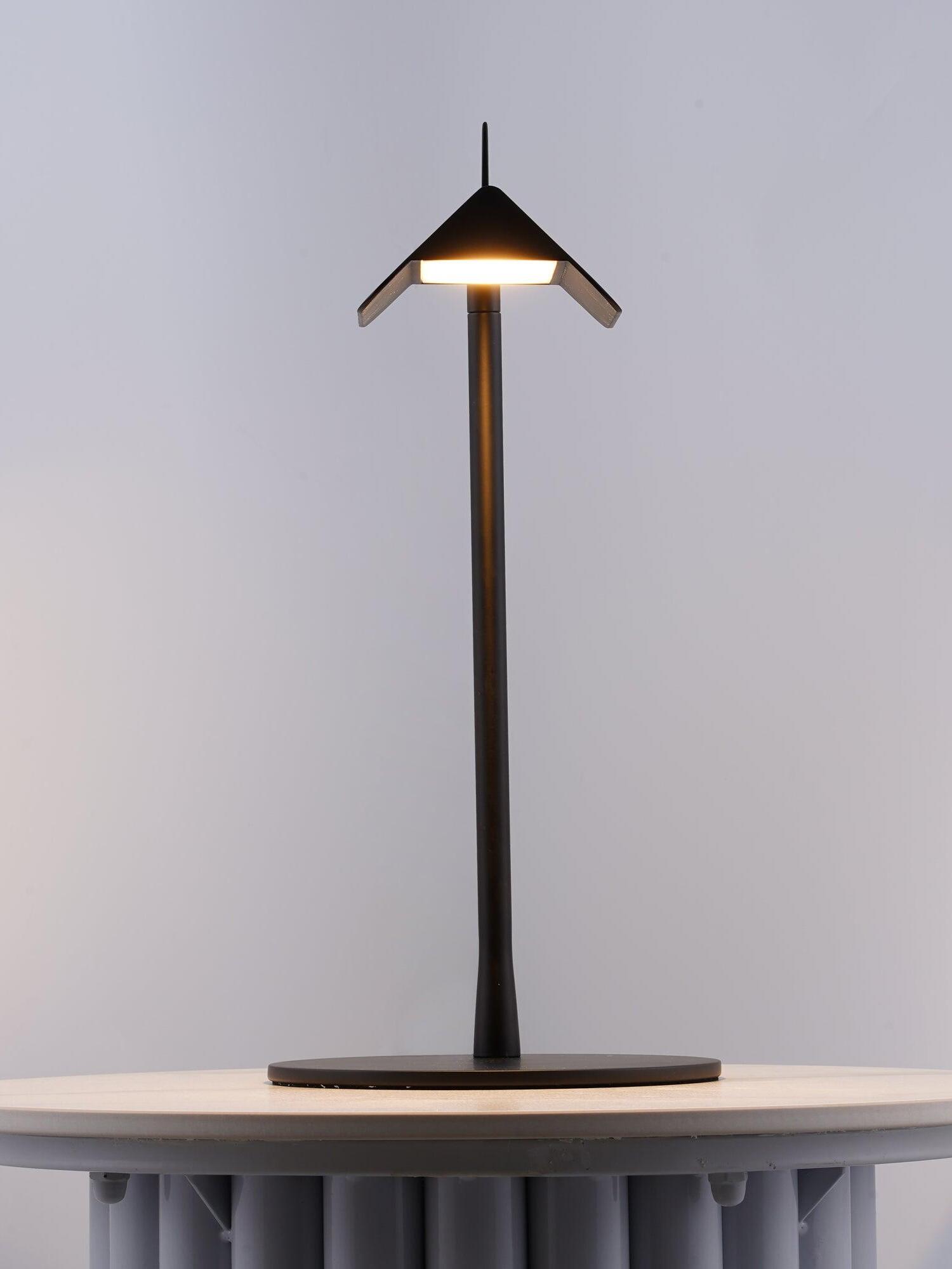 Modern Metal Tab Table Lamp For Studies - Cueteks